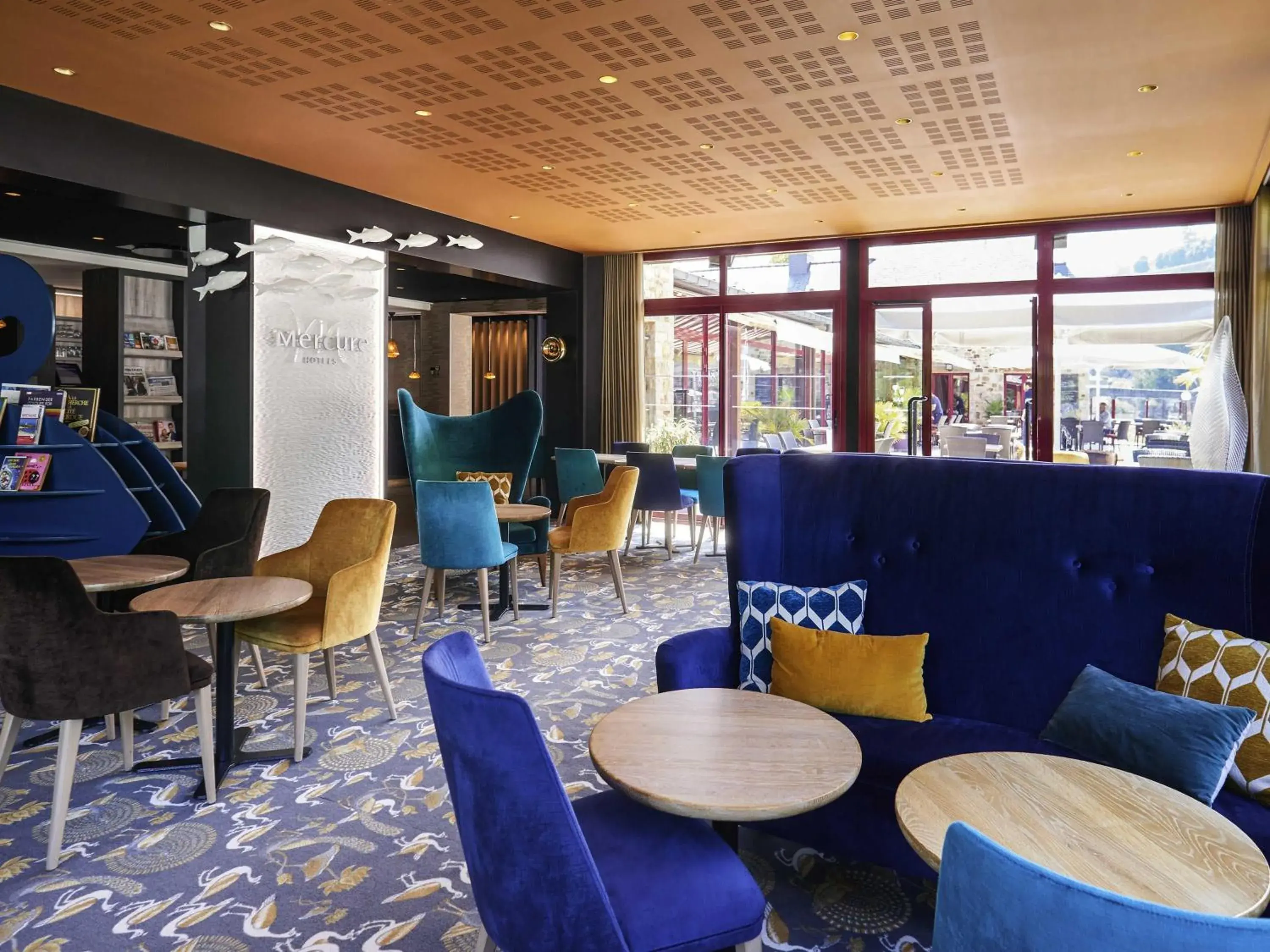Lounge or bar in Mercure Dinan Port Le Jerzual Lounge or bar in Mercure Dinan Port Le Jerzual
