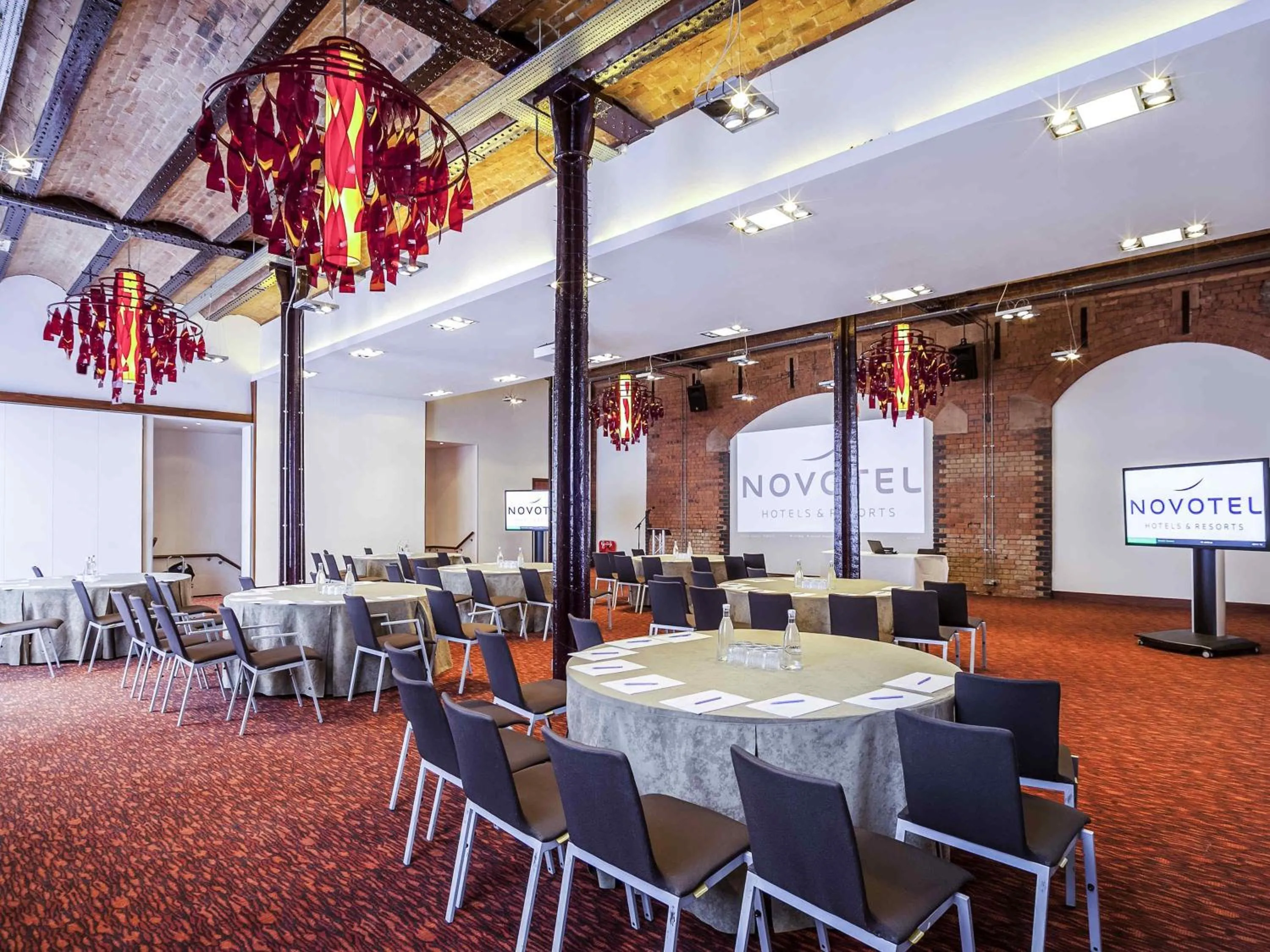 Meeting/conference room in Novotel Cardiff Centre