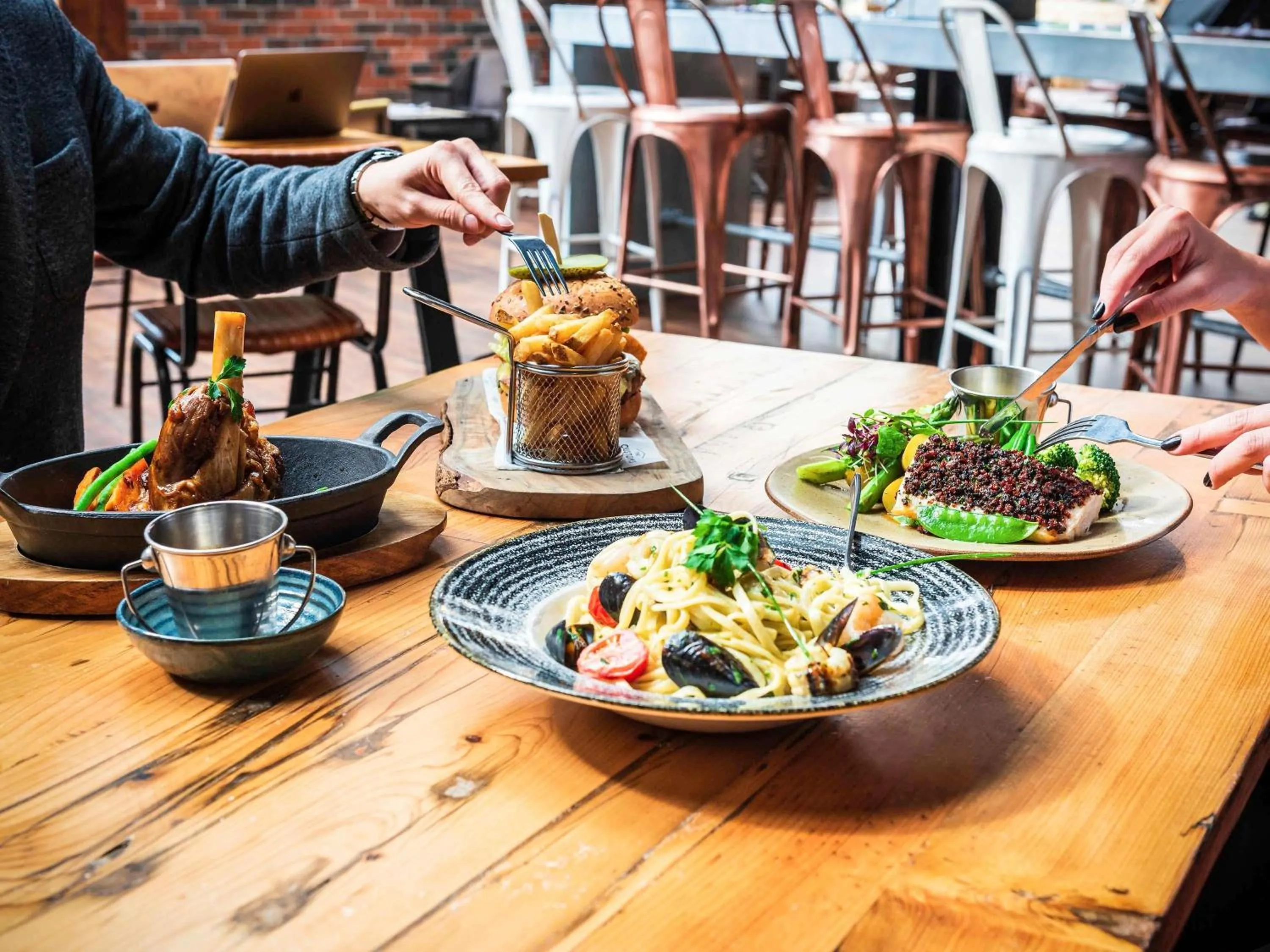 Restaurant/places to eat in Novotel Cardiff Centre