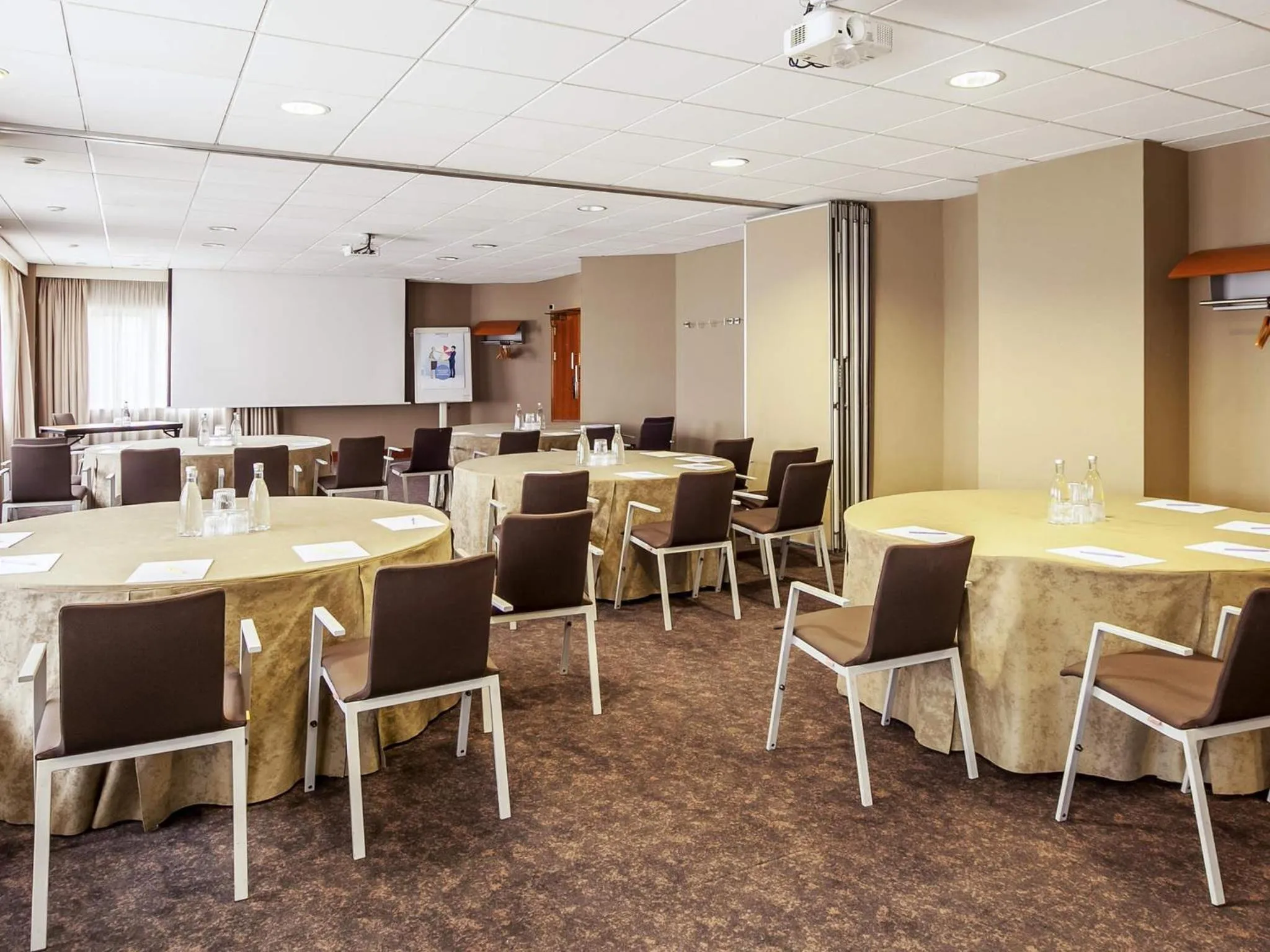 Meeting/conference room in Novotel Cardiff Centre
