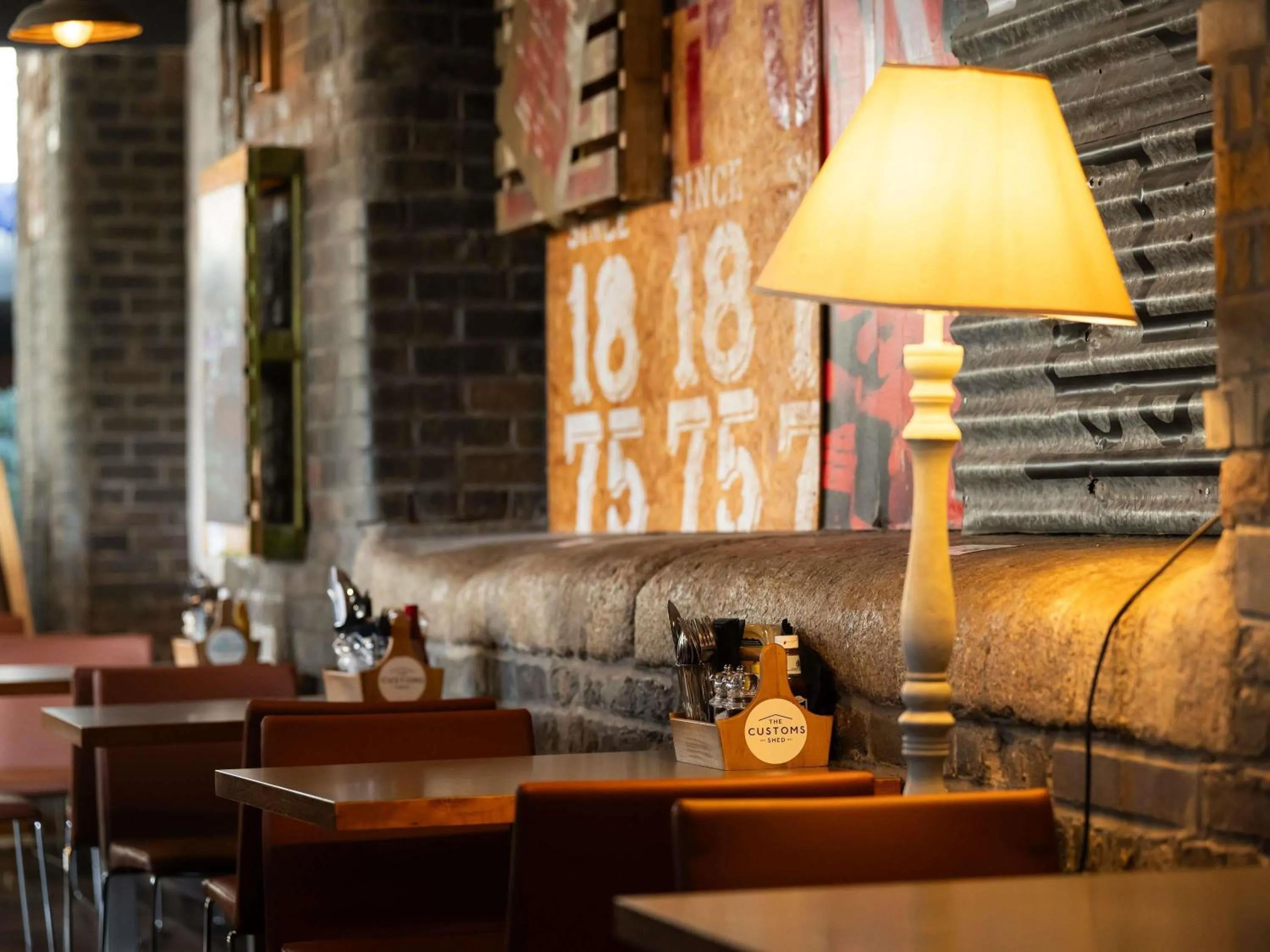 Lounge or bar in Novotel Cardiff Centre