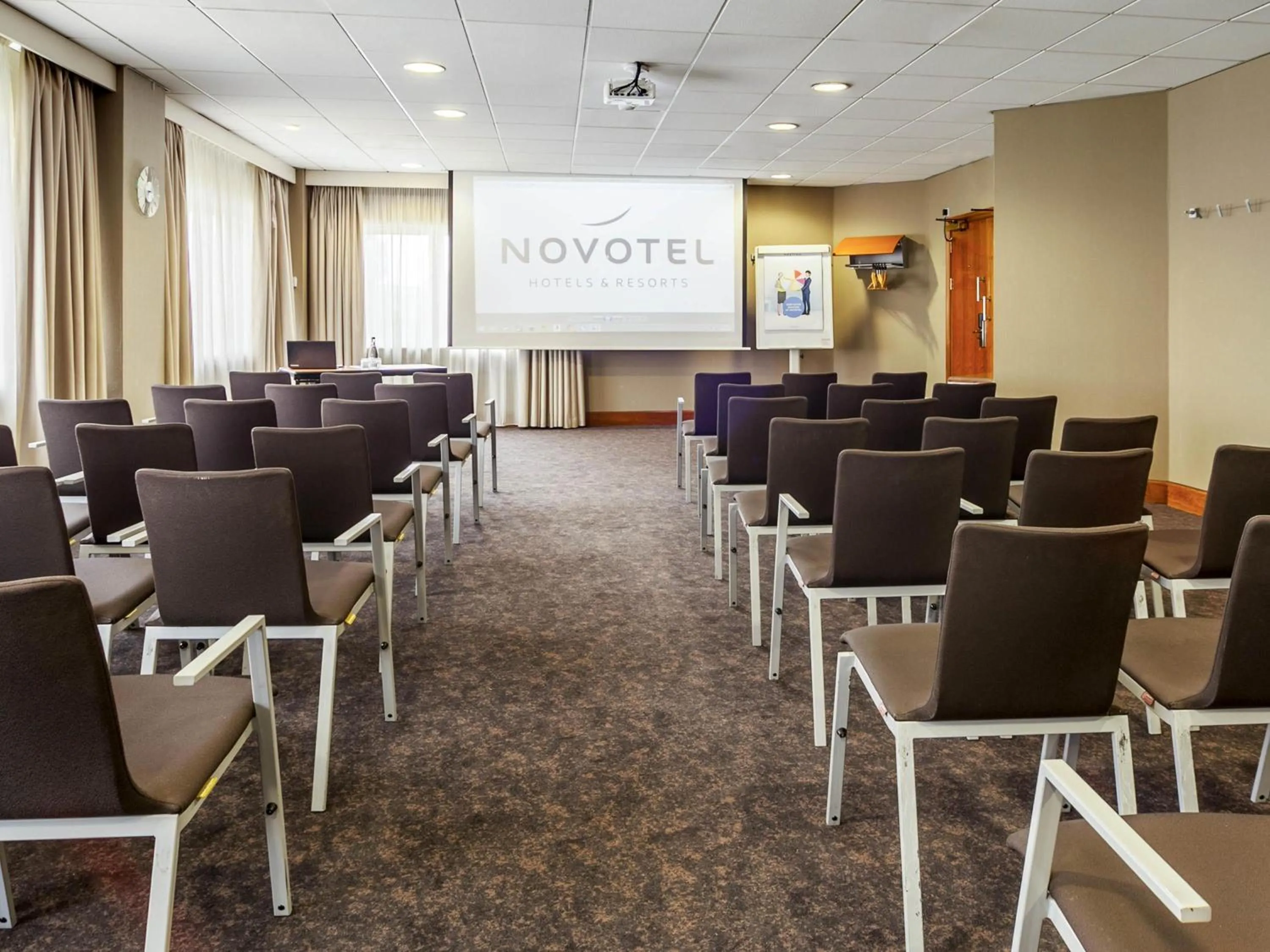 Meeting/conference room in Novotel Cardiff Centre