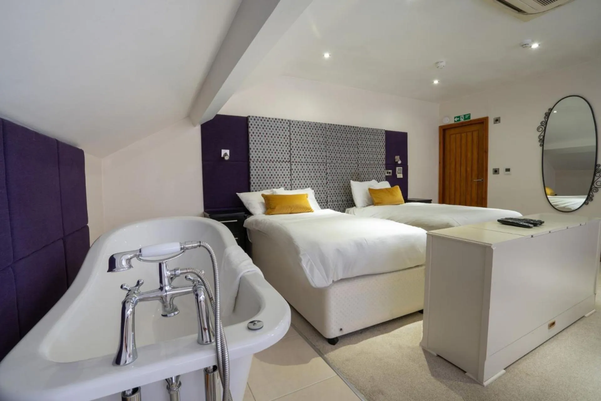 Bedroom, Bed in Skipton Hotel - formerly known as Hotel Rendezvous-Skipton