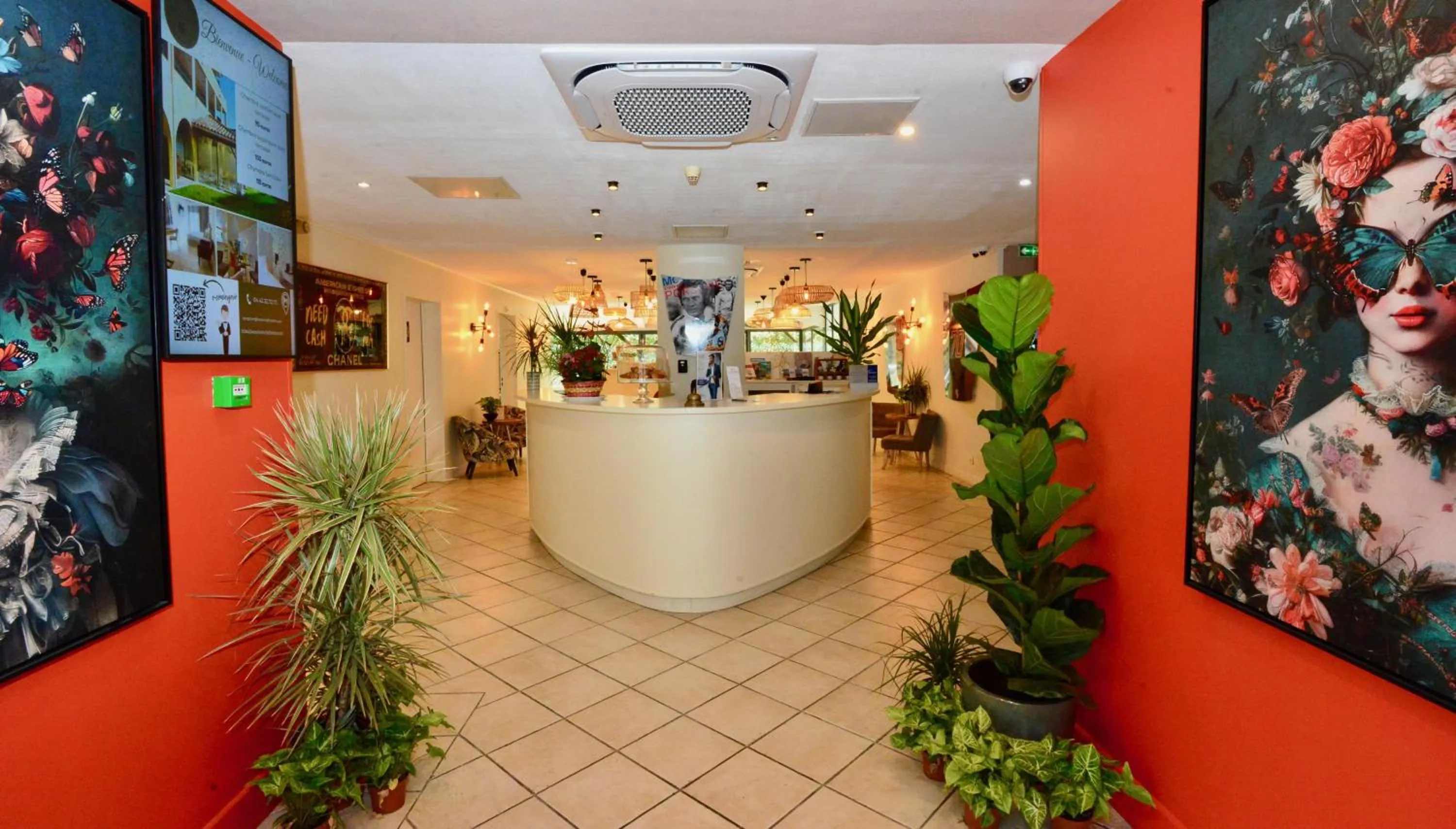 Lobby or reception in Sure Hotel by Best Western Gemenos en Provence