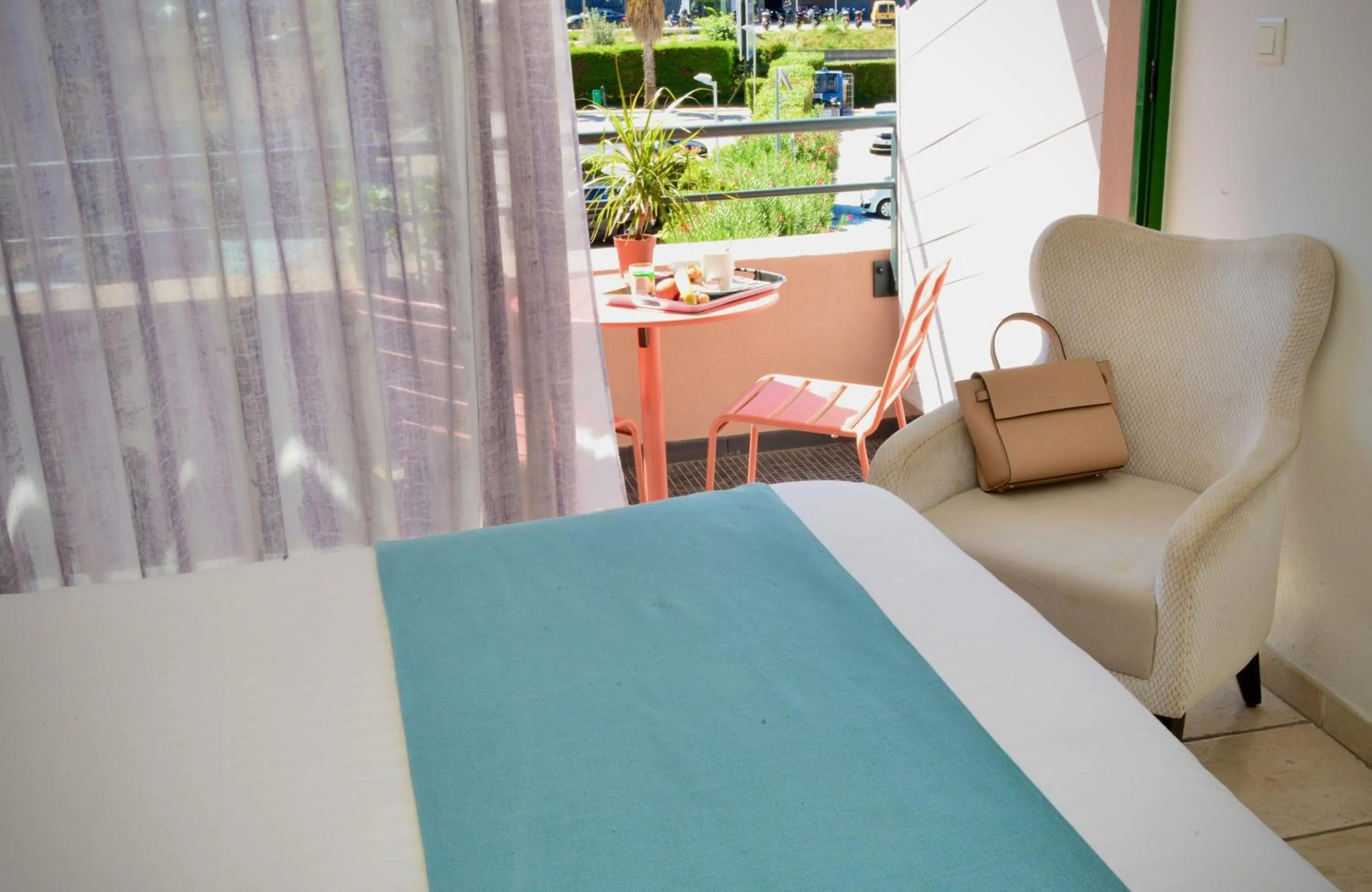 Bedroom, Bed in Best Western Gemenos Villa Florette