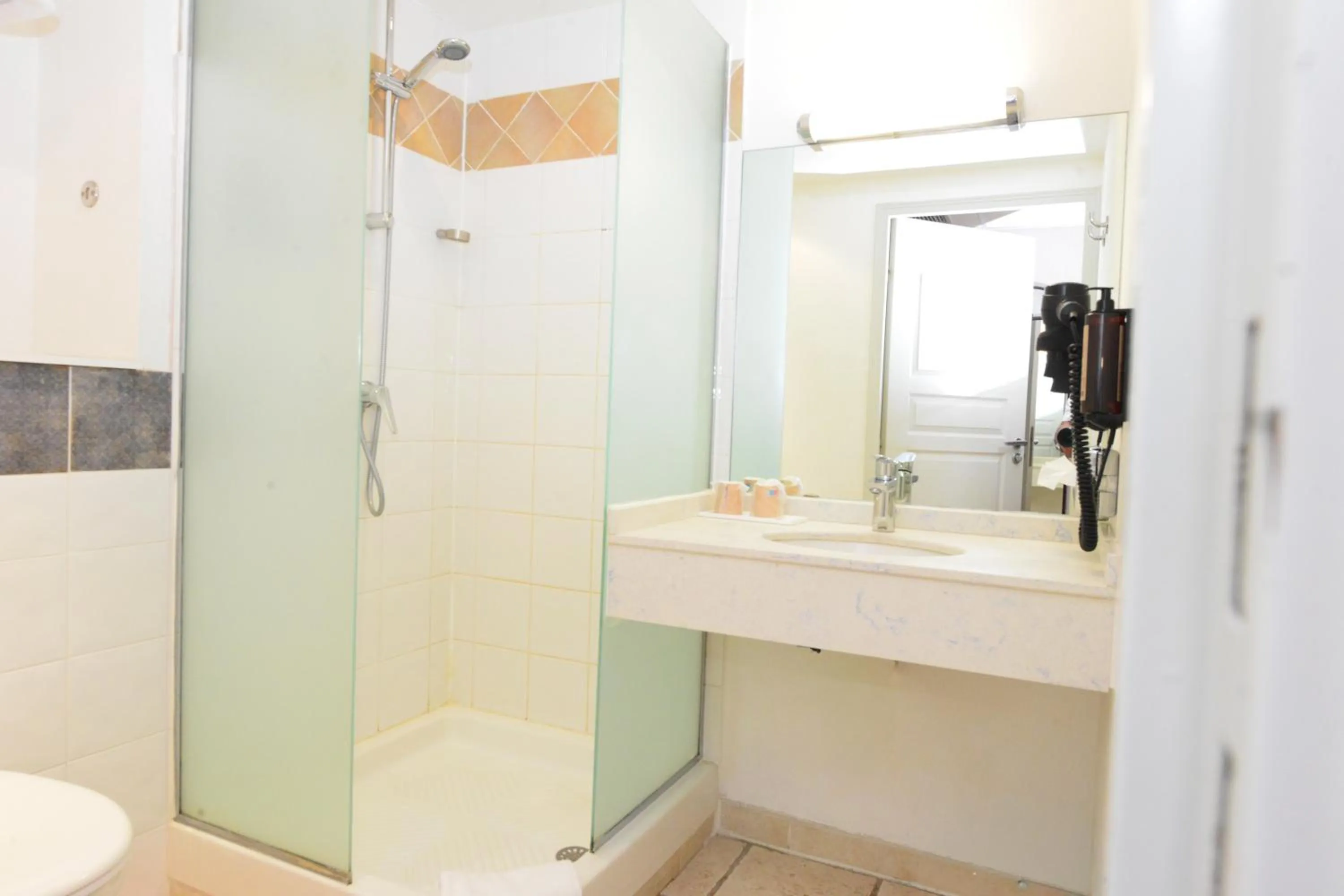 Bathroom in Best Western Gemenos Villa Florette