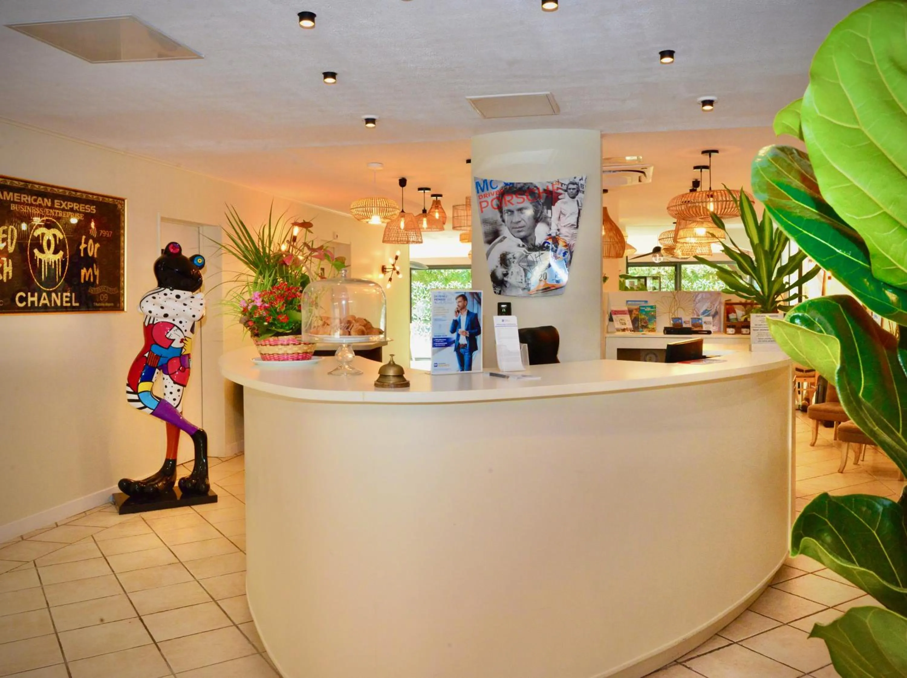 Lobby or reception in Best Western Gemenos Villa Florette