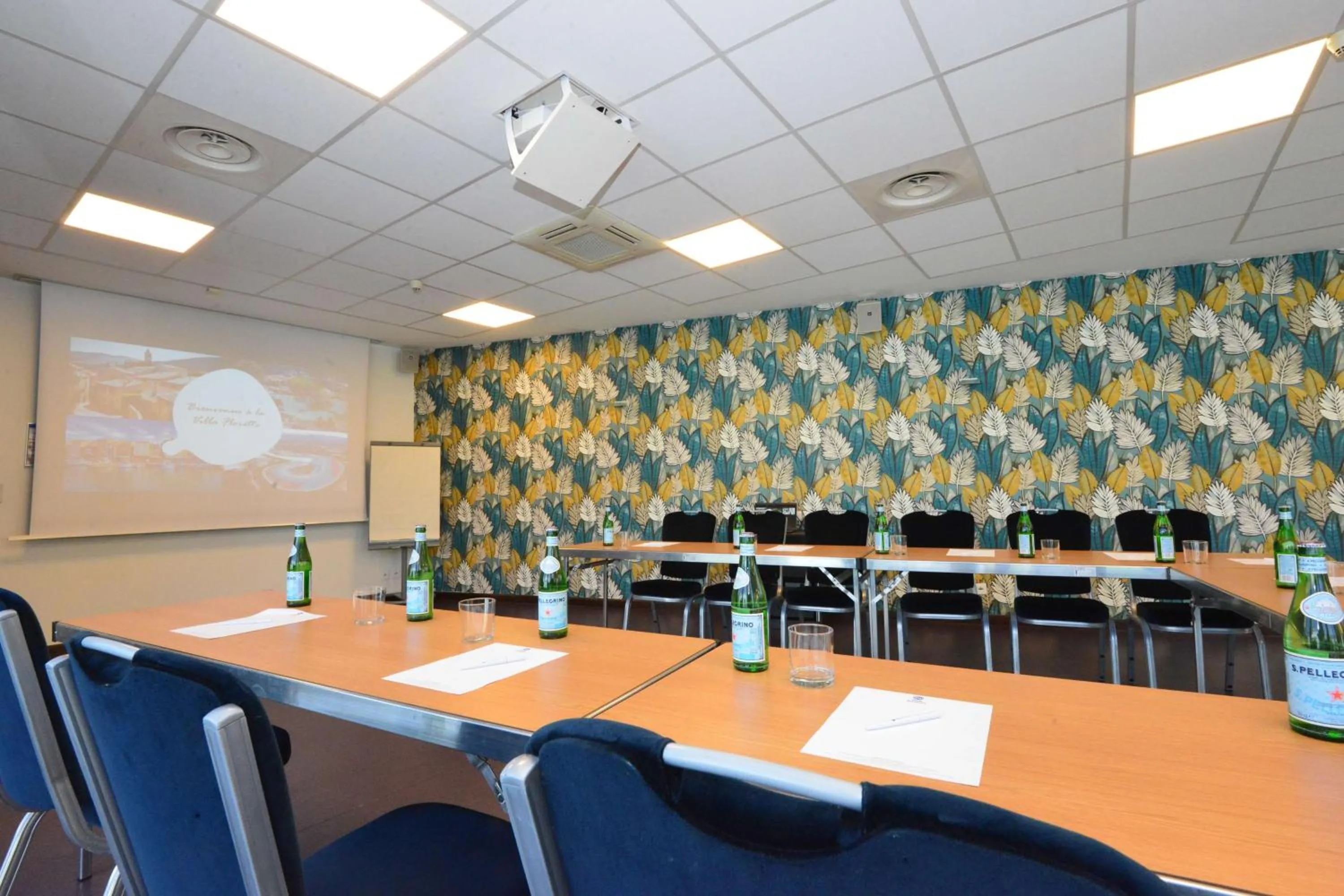 Meeting/conference room in Best Western Gemenos Villa Florette