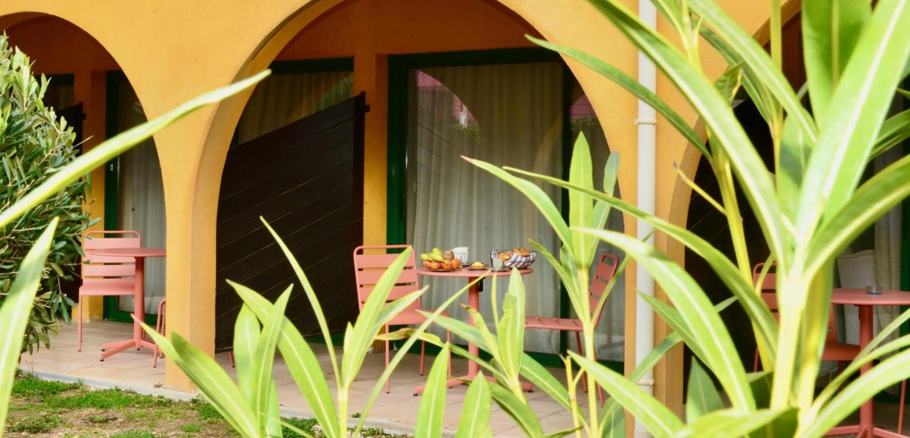 Patio in Best Western Gemenos Villa Florette