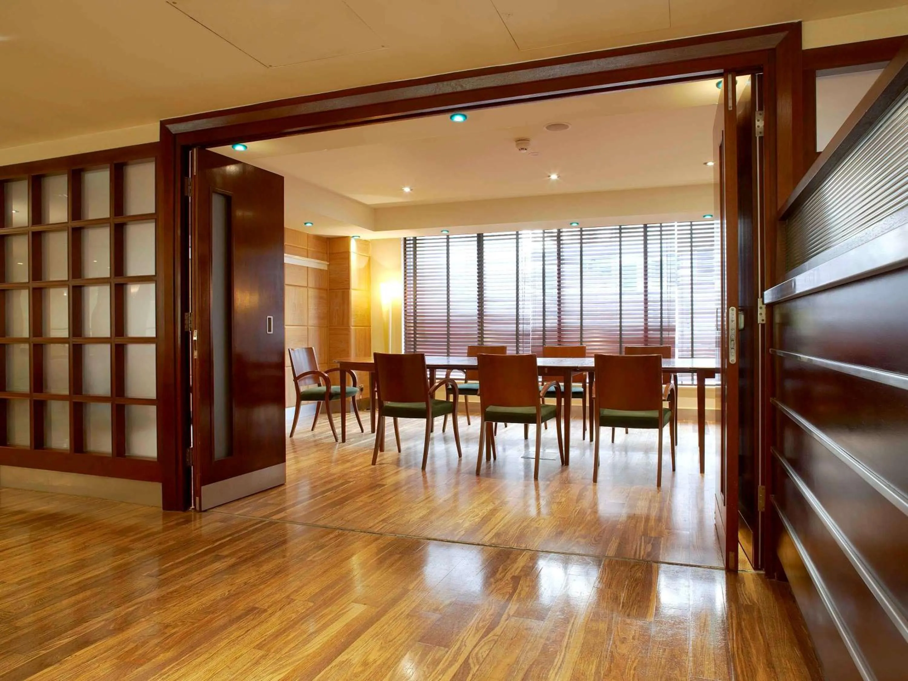 Property building in Mercure Brigstow Bristol