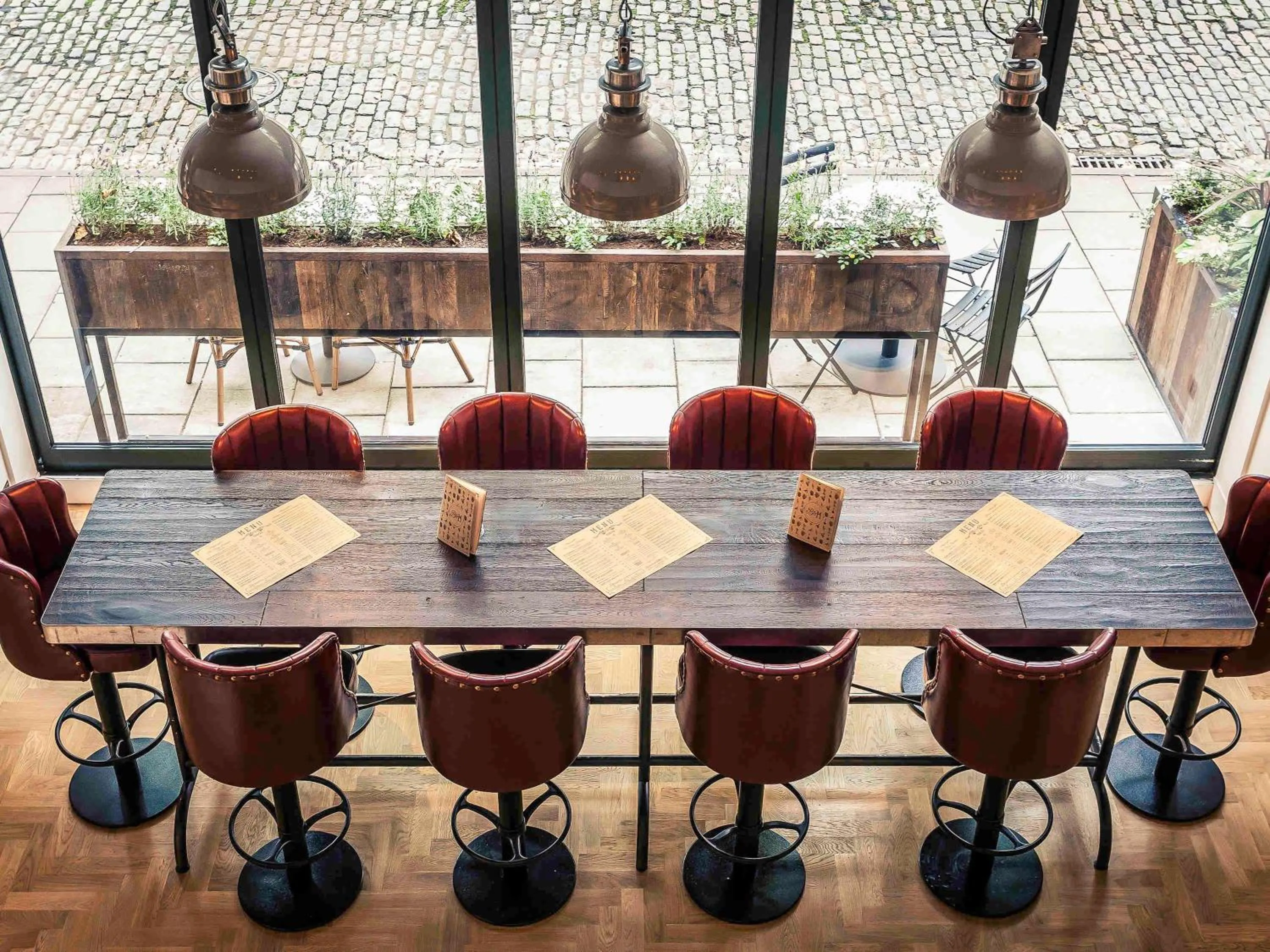 Lounge or bar in Mercure Brigstow Bristol