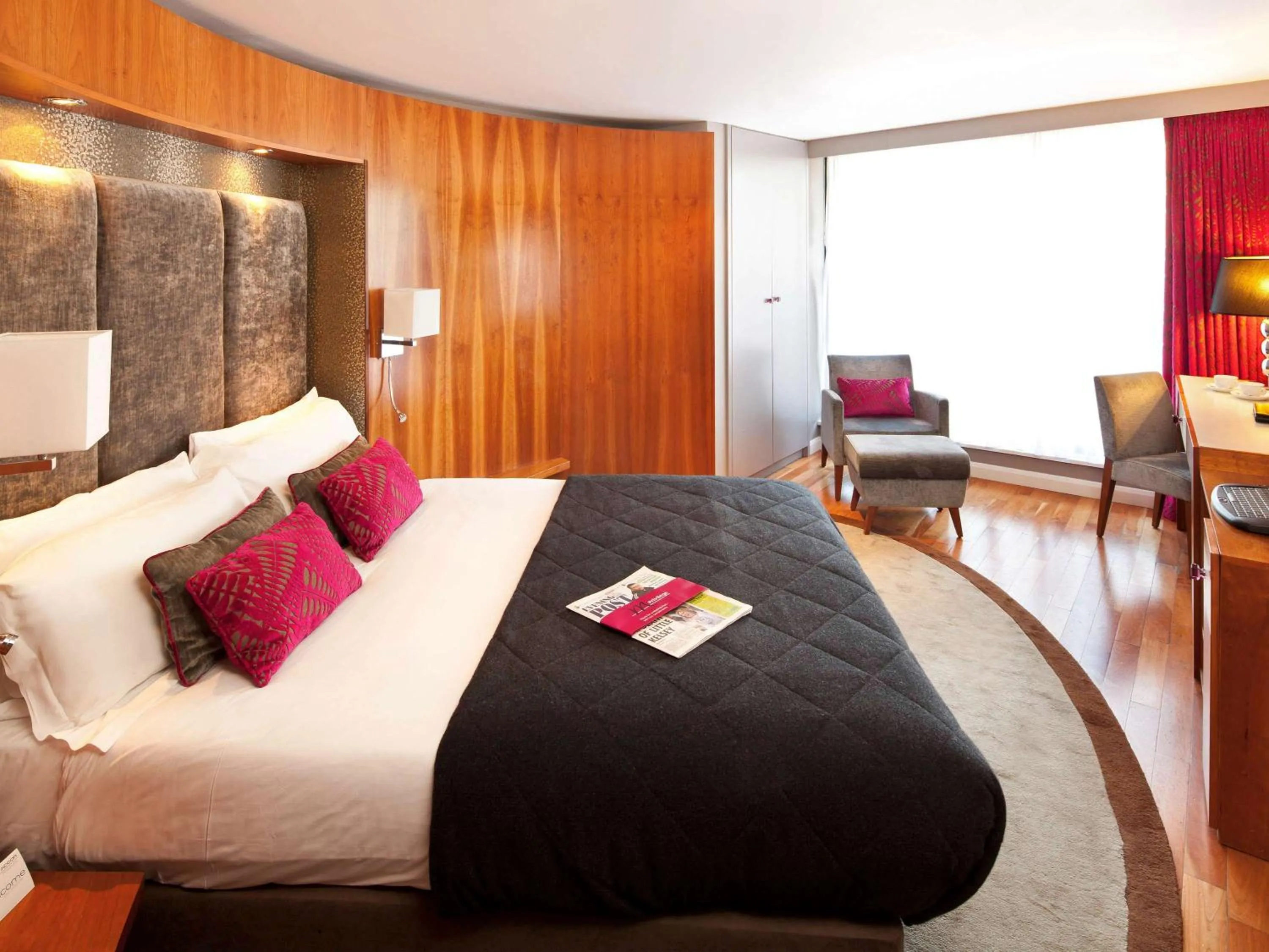 Photo of the whole room in Mercure Brigstow Bristol