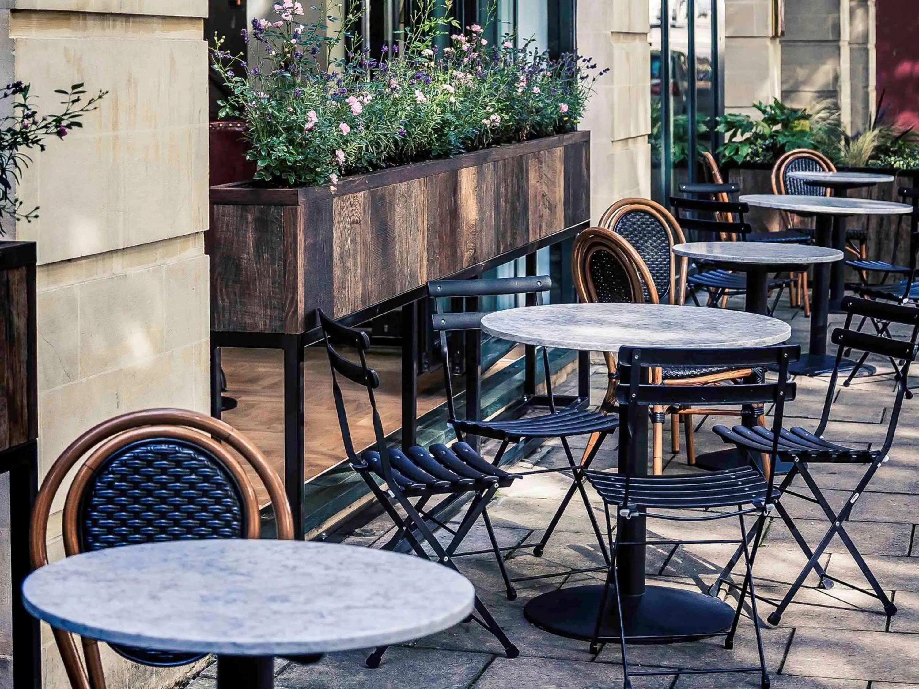 Restaurant/places to eat in Mercure Brigstow Bristol