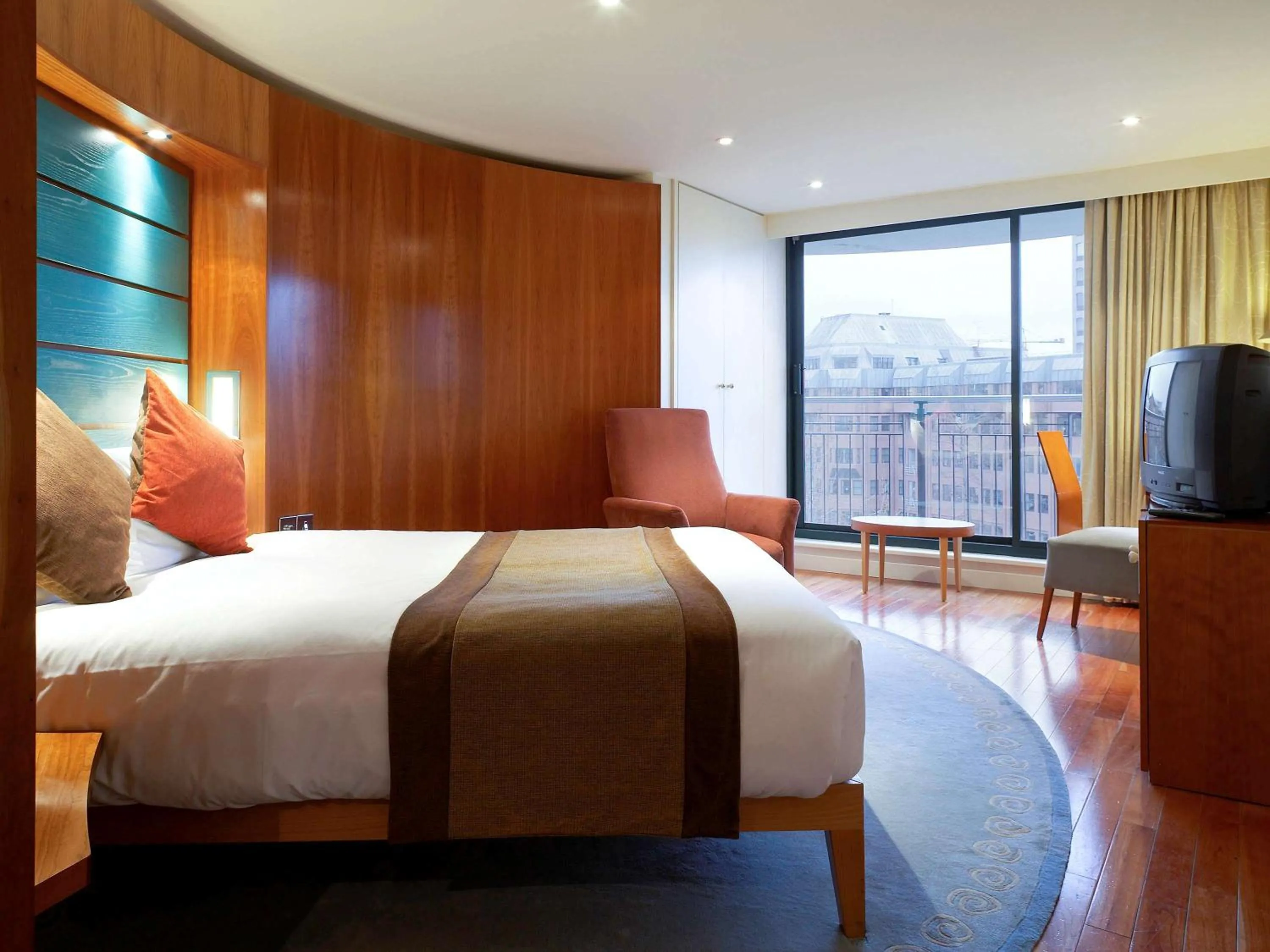 Photo of the whole room in Mercure Brigstow Bristol