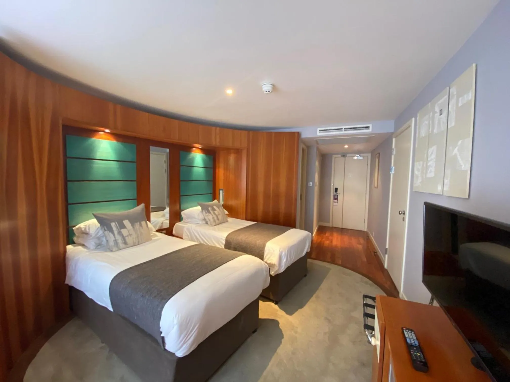 Bedroom in Mercure Brigstow Bristol