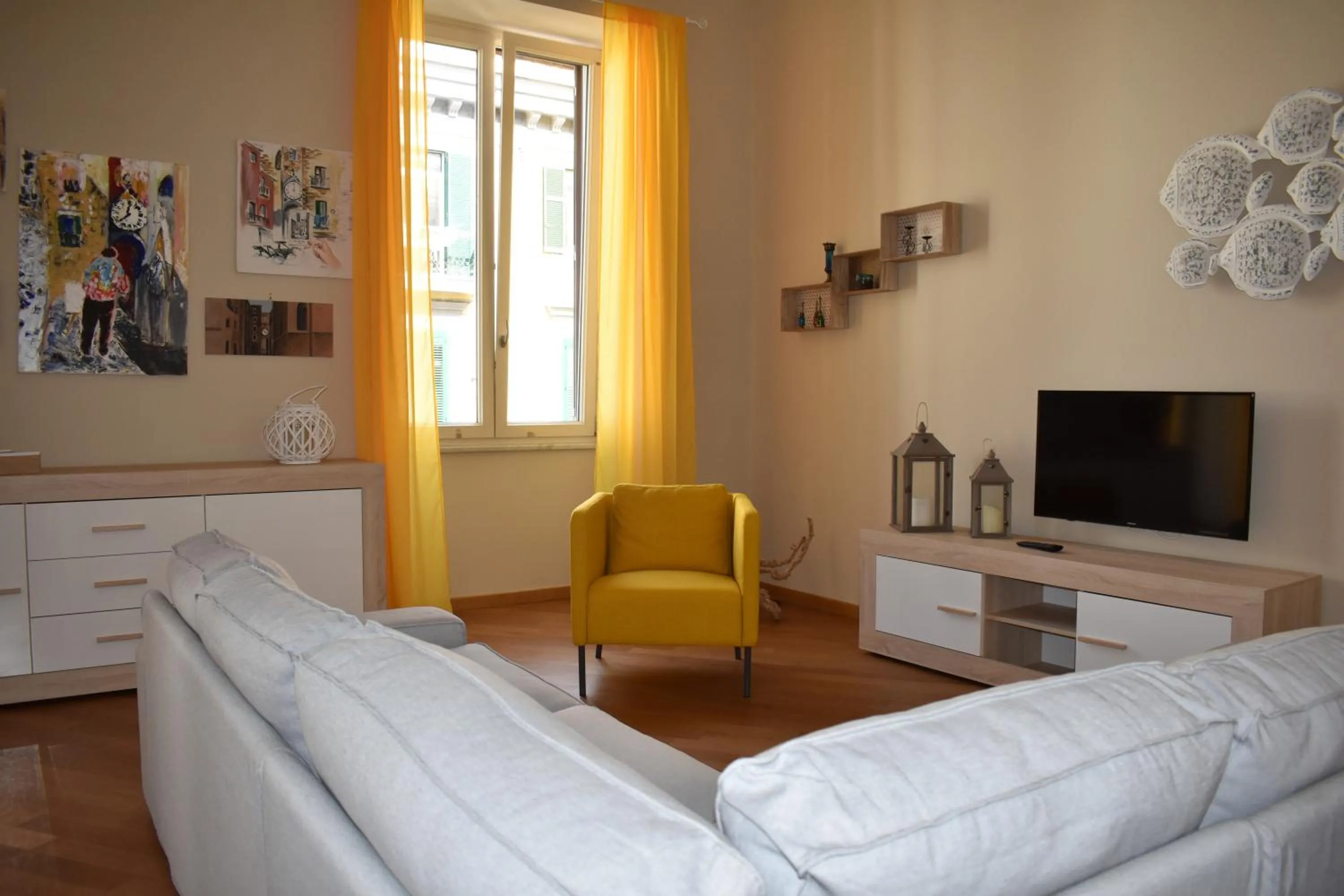 Communal lounge/ TV room in I Vicerè B&B Deluxe