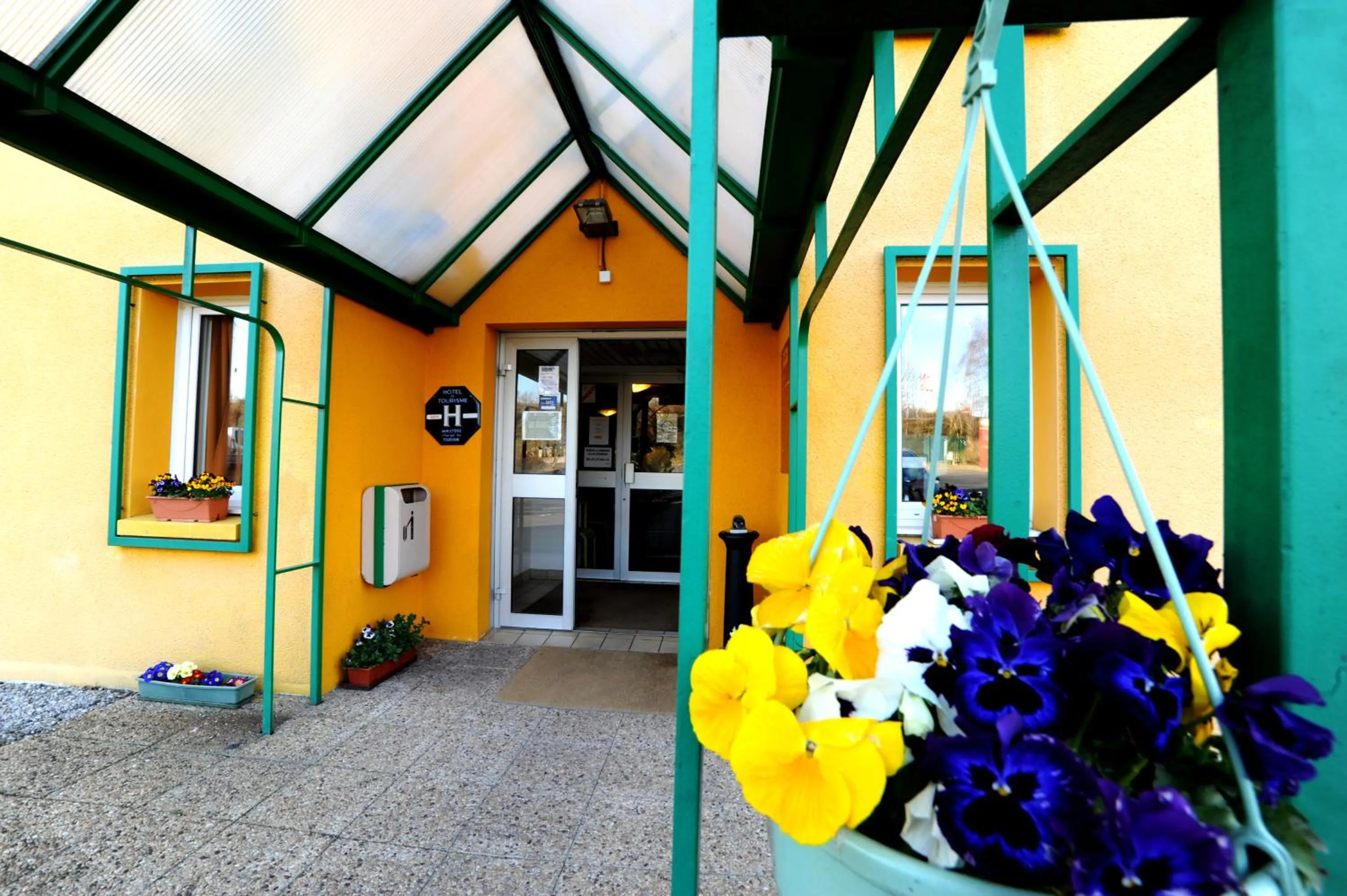 Facade/entrance in Welcomotel Limoges