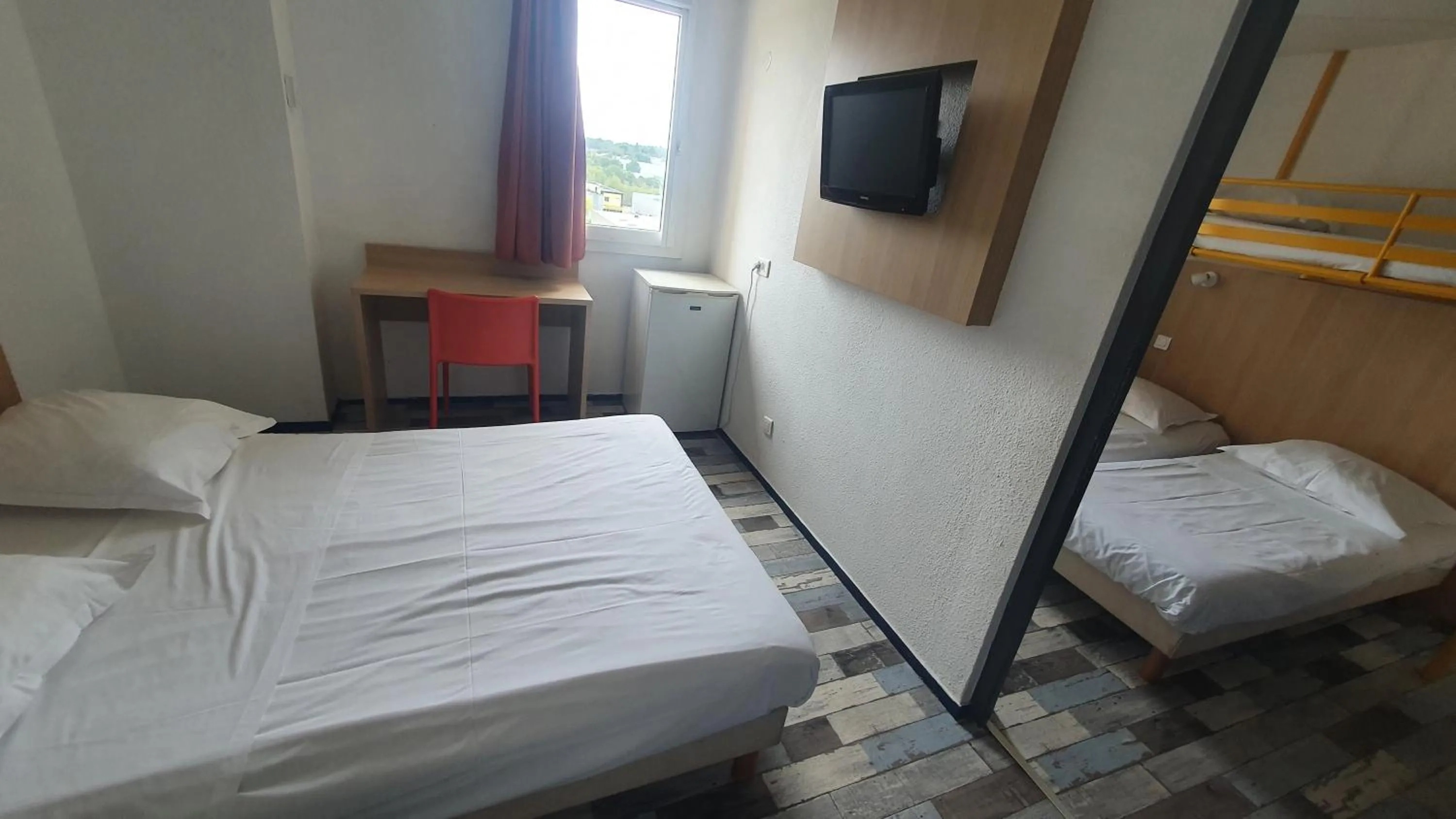 Bed in Welcomotel Limoges