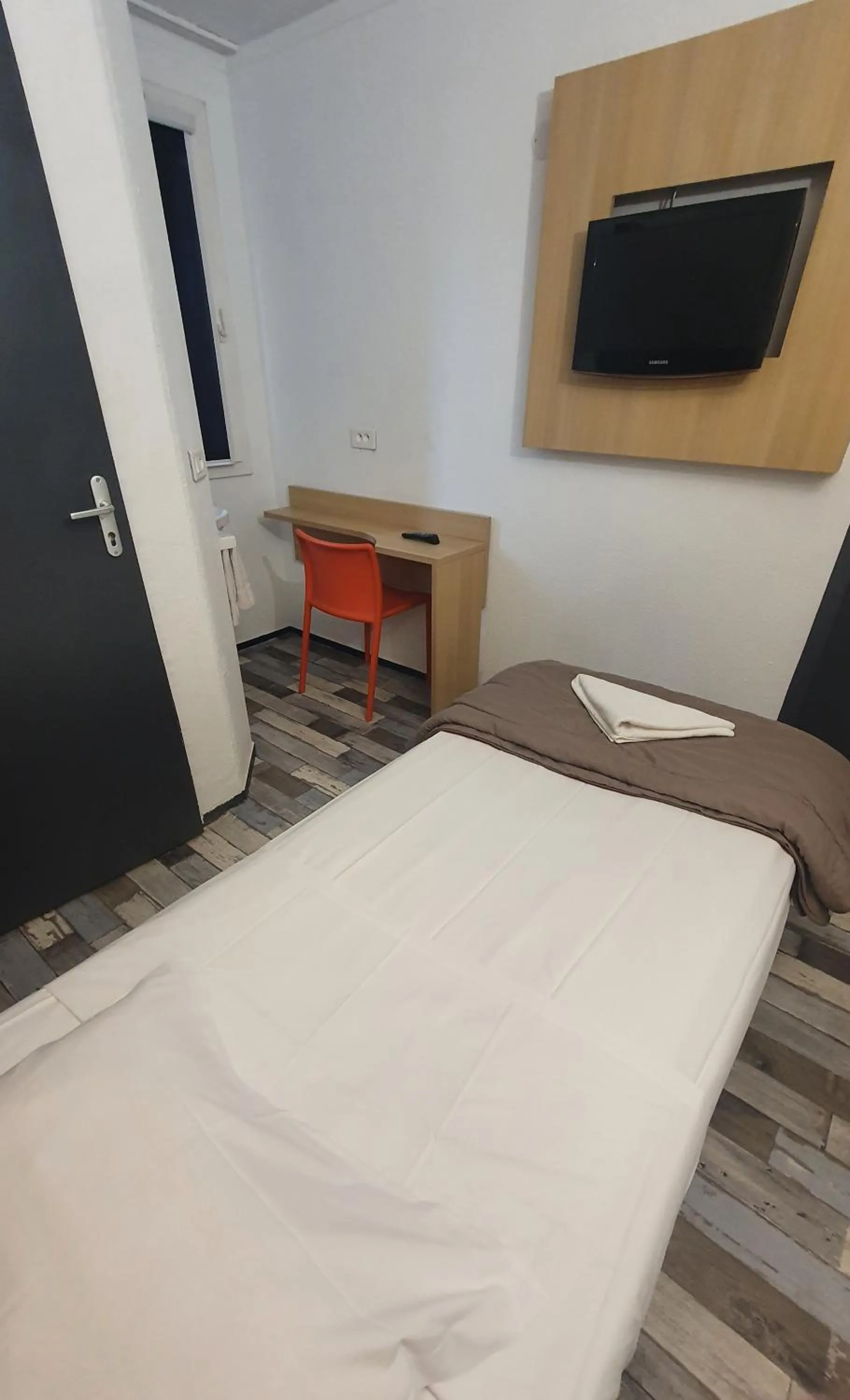 Bed in Welcomotel Limoges