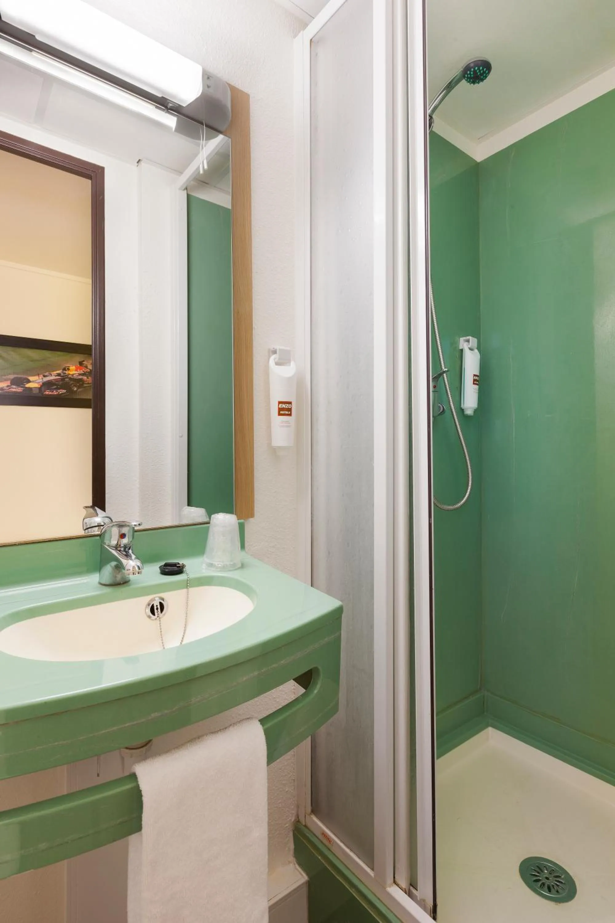 Shower in Enzo Hotels Chalons en Champagne