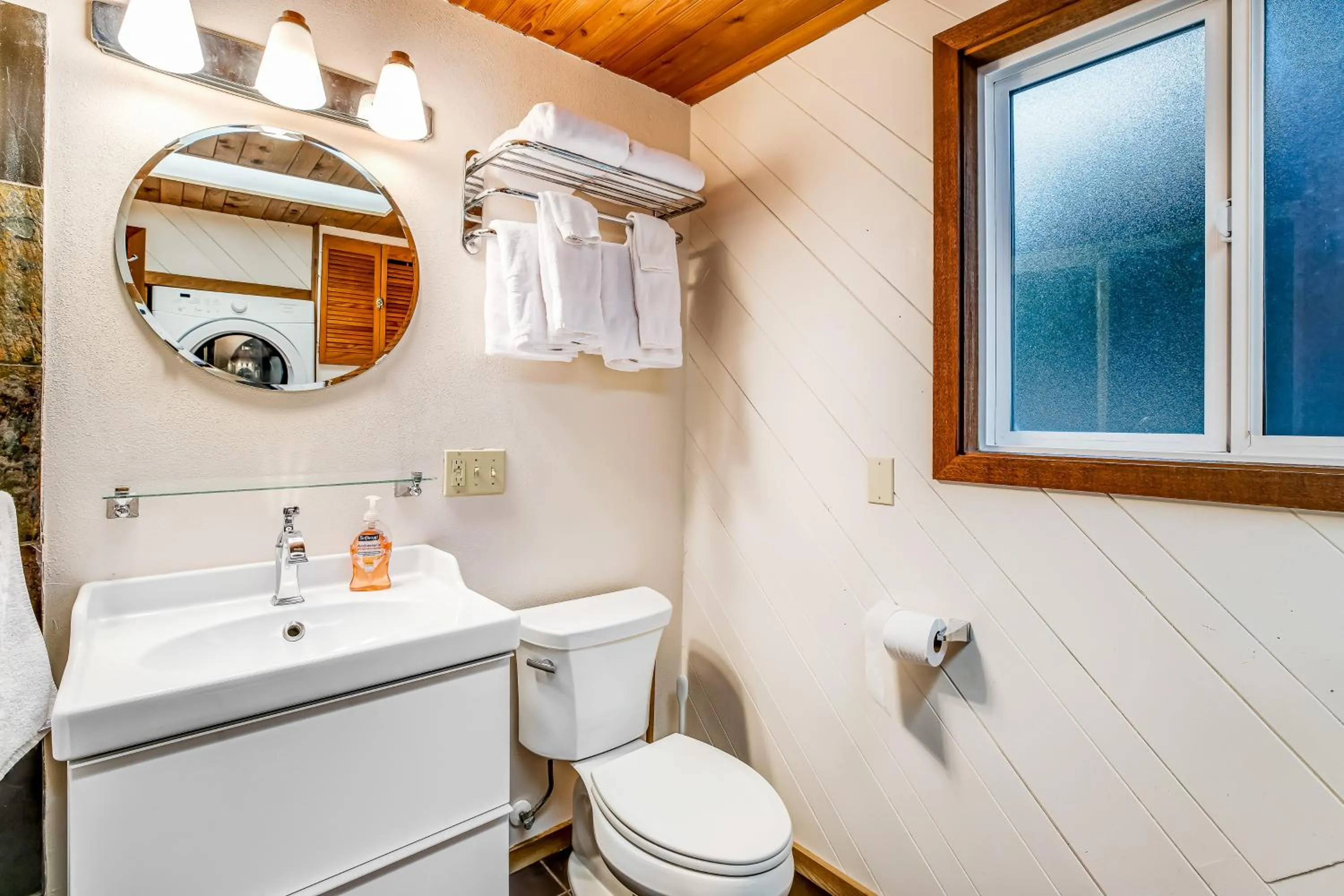 Blue Sea Oceanfront Cottage