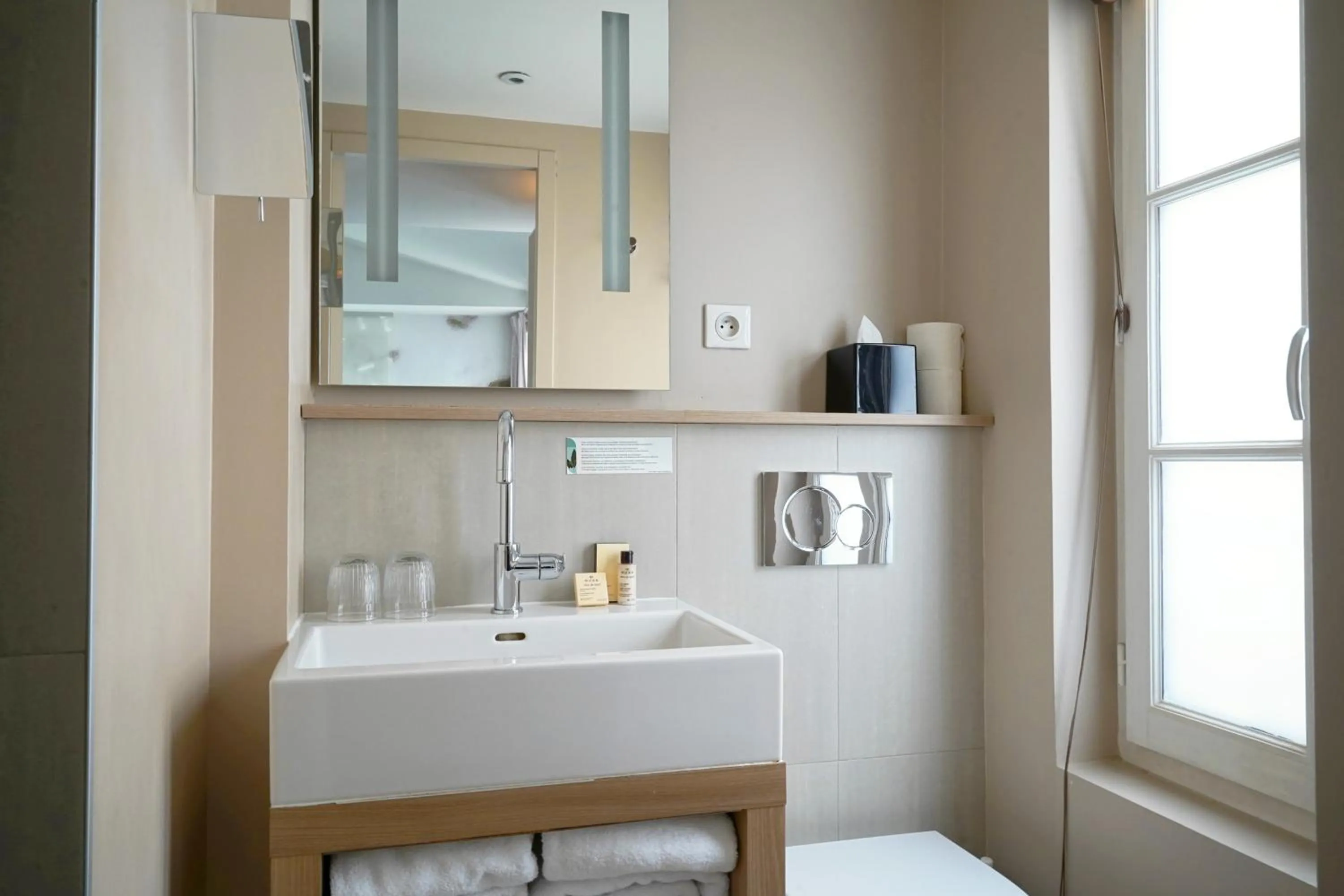 Bathroom in Hôtel Littéraire Arthur Rimbaud, BW Signature Collection