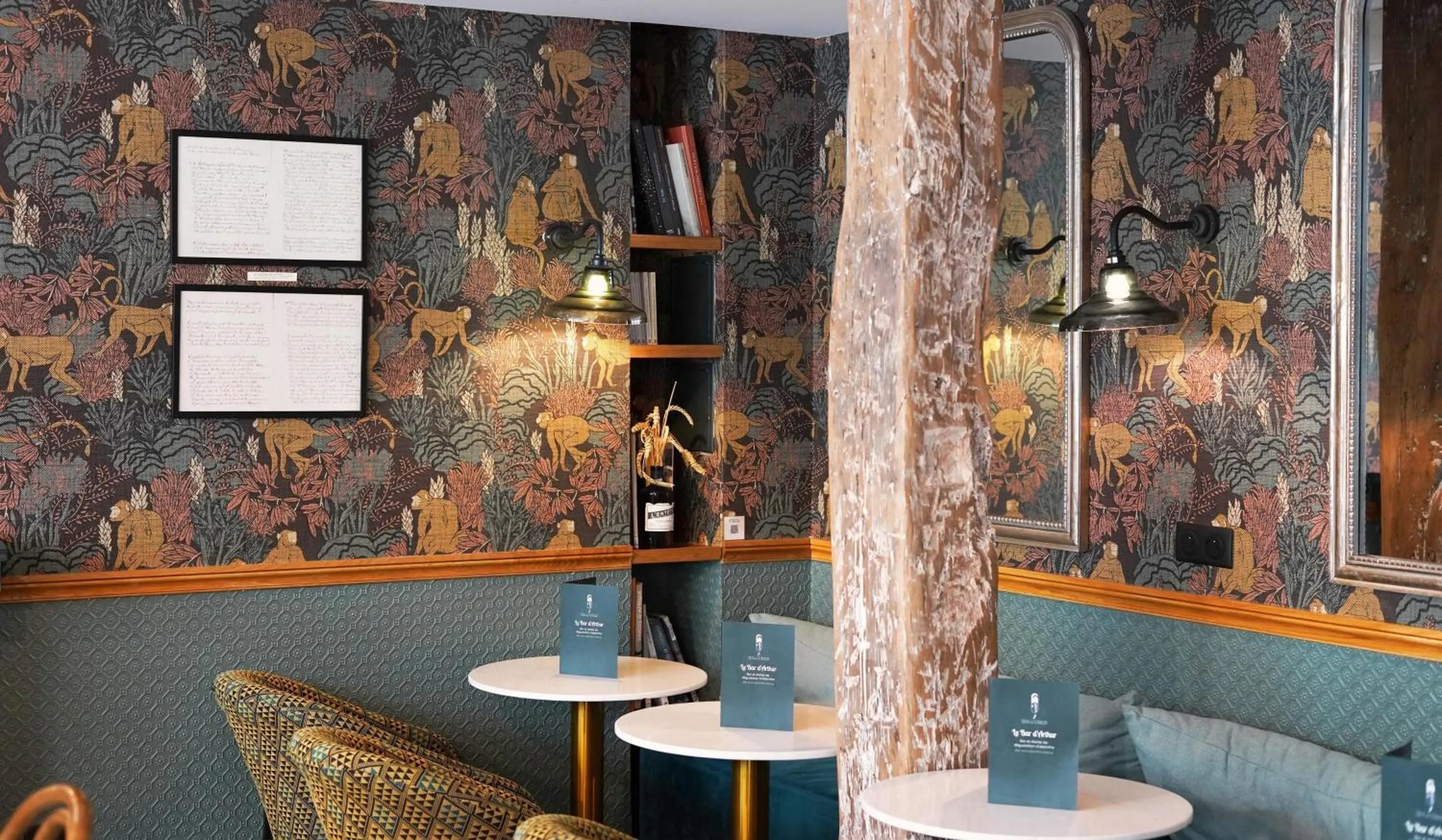 Lounge or bar in Hôtel Littéraire Arthur Rimbaud, BW Signature Collection