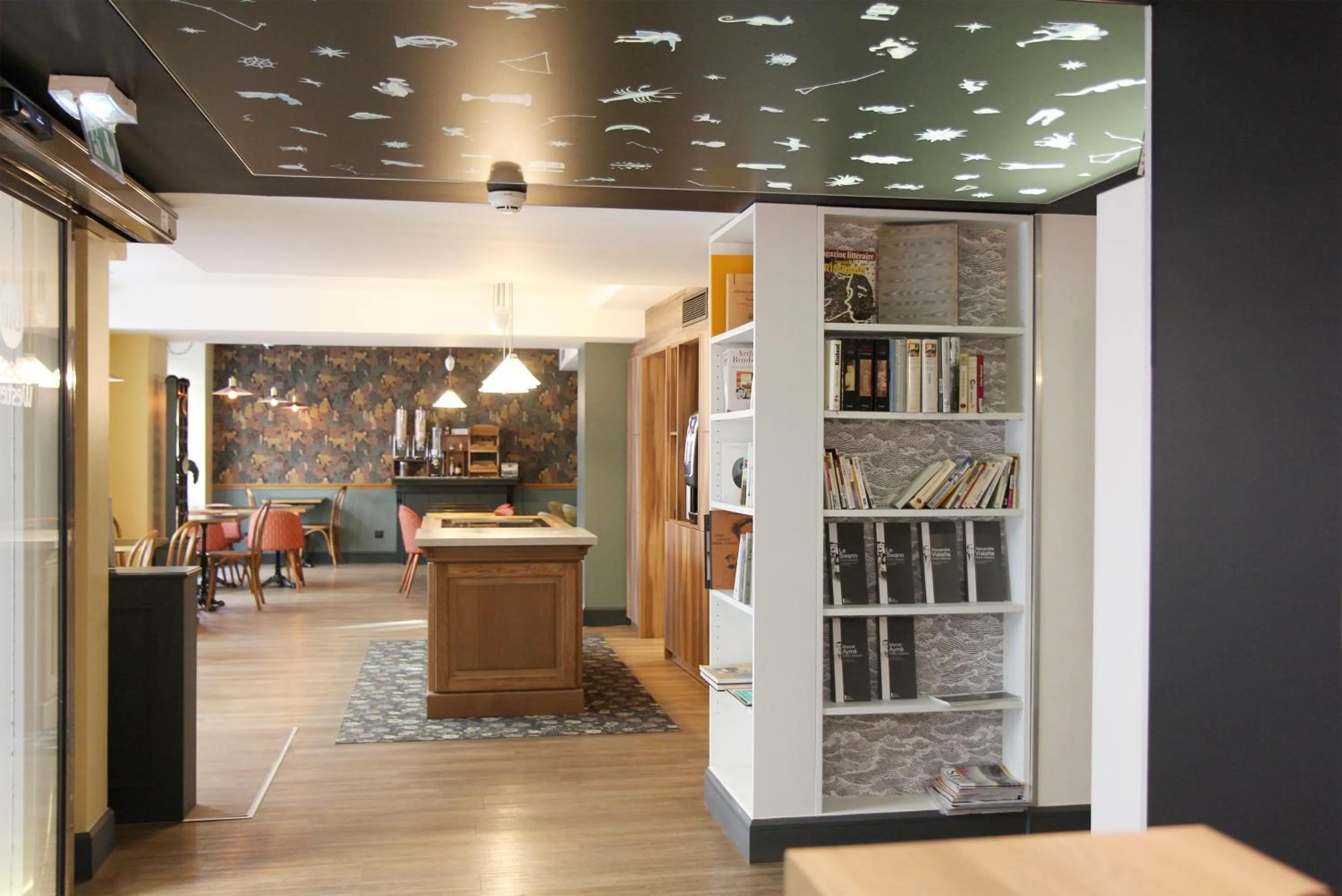 Library in Hôtel Littéraire Arthur Rimbaud, BW Signature Collection