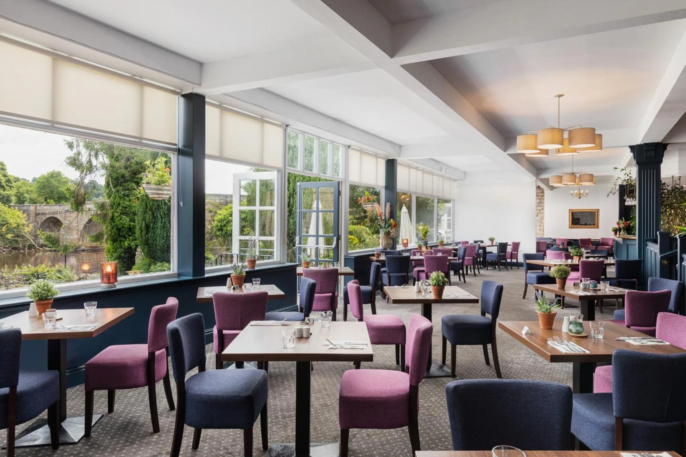 Restaurant/places to eat in George Hotel