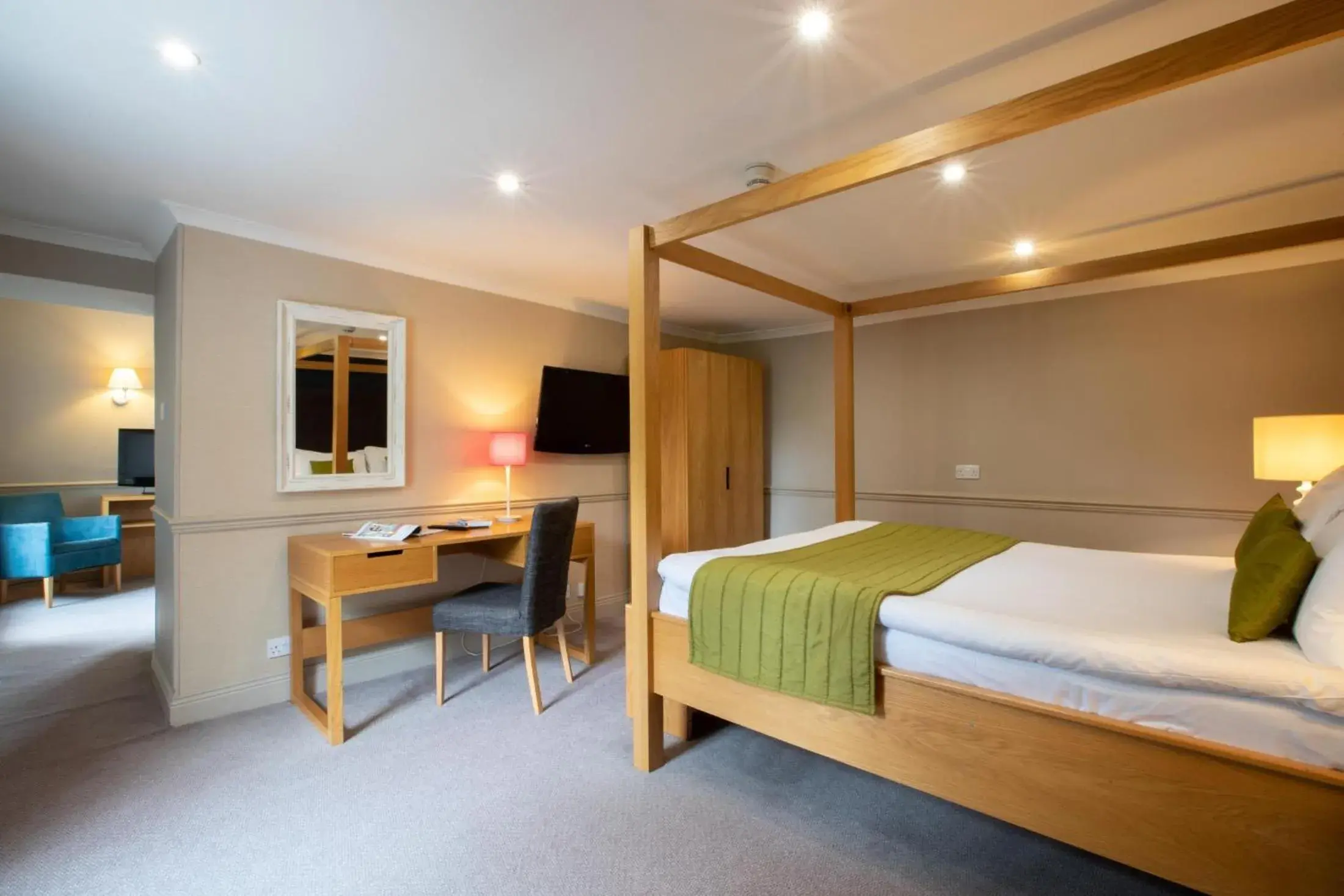 Bedroom, Bed in George Hotel Bedroom, Bed in George Hotel