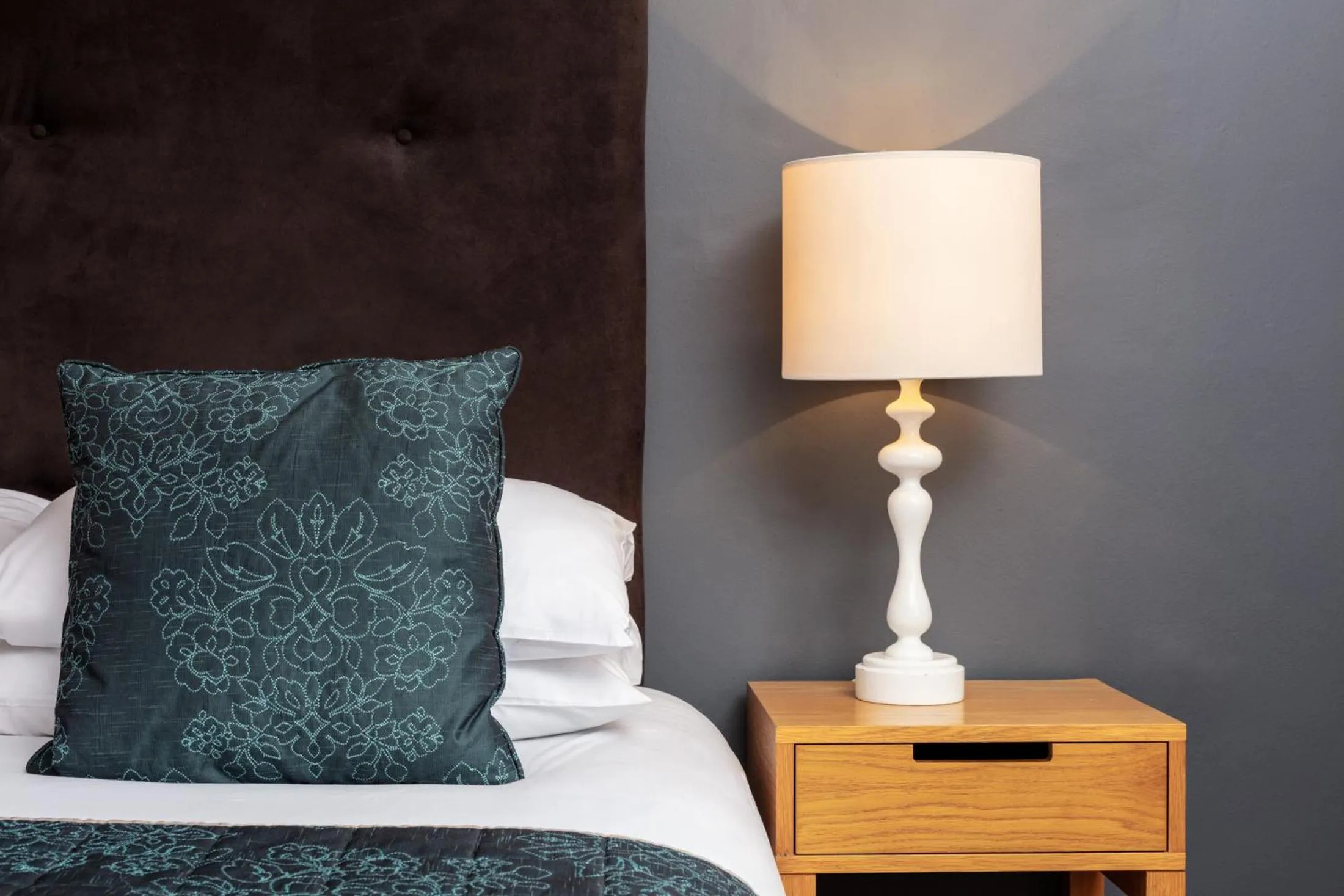 Bedroom, Bed in George Hotel