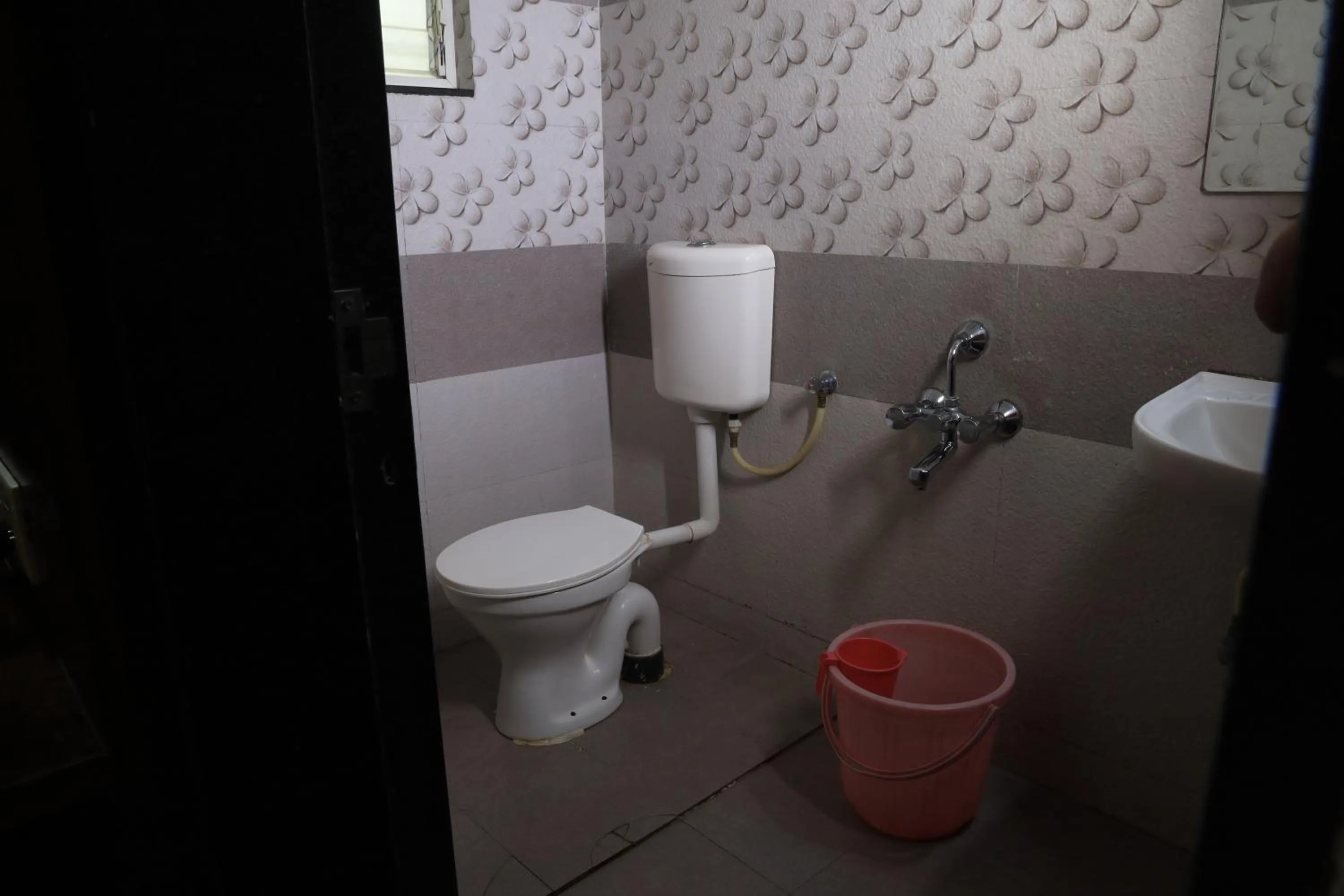 Toilet in StayBird - Icon Bliss, An Apartment Hotel, Kharadi