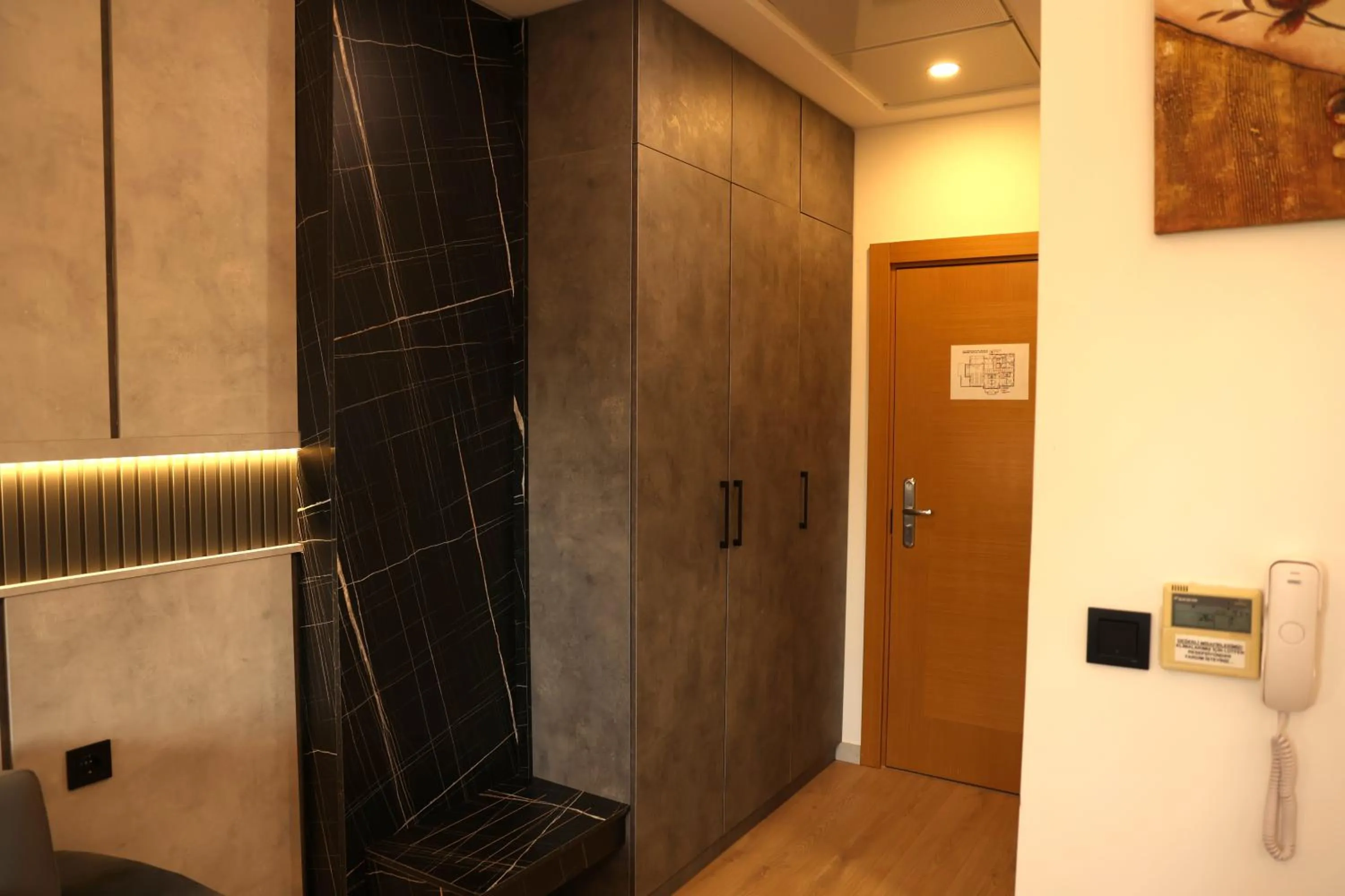 wardrobe in Hotel Lazlakar