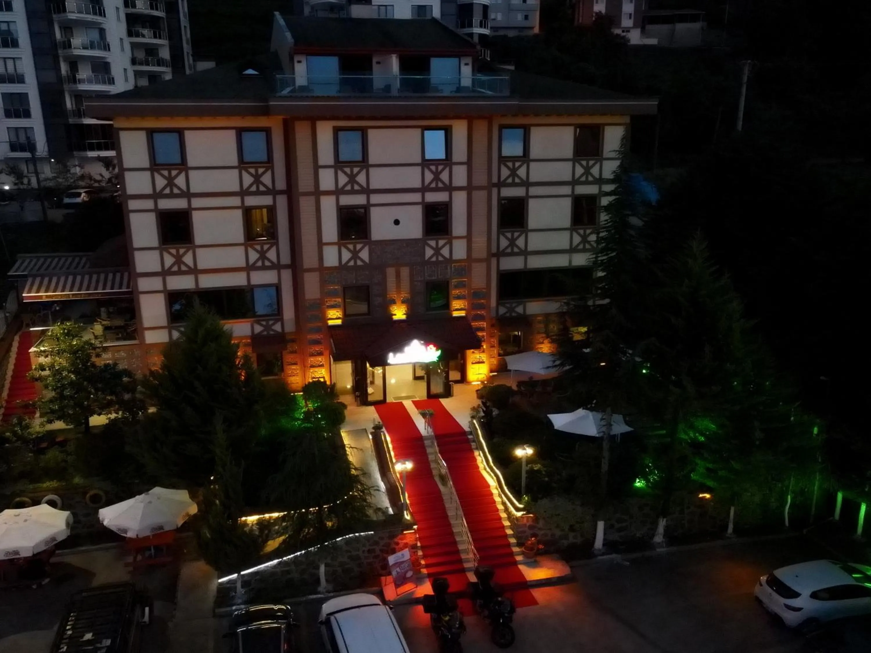 Night in Hotel Lazlakar