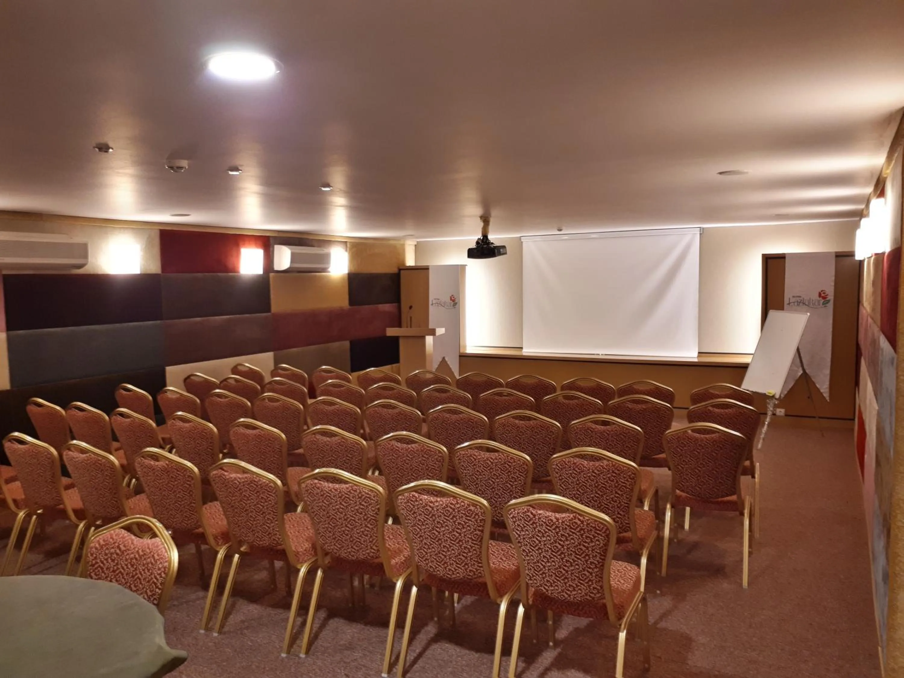 Meeting/conference room in Hotel Lazlakar