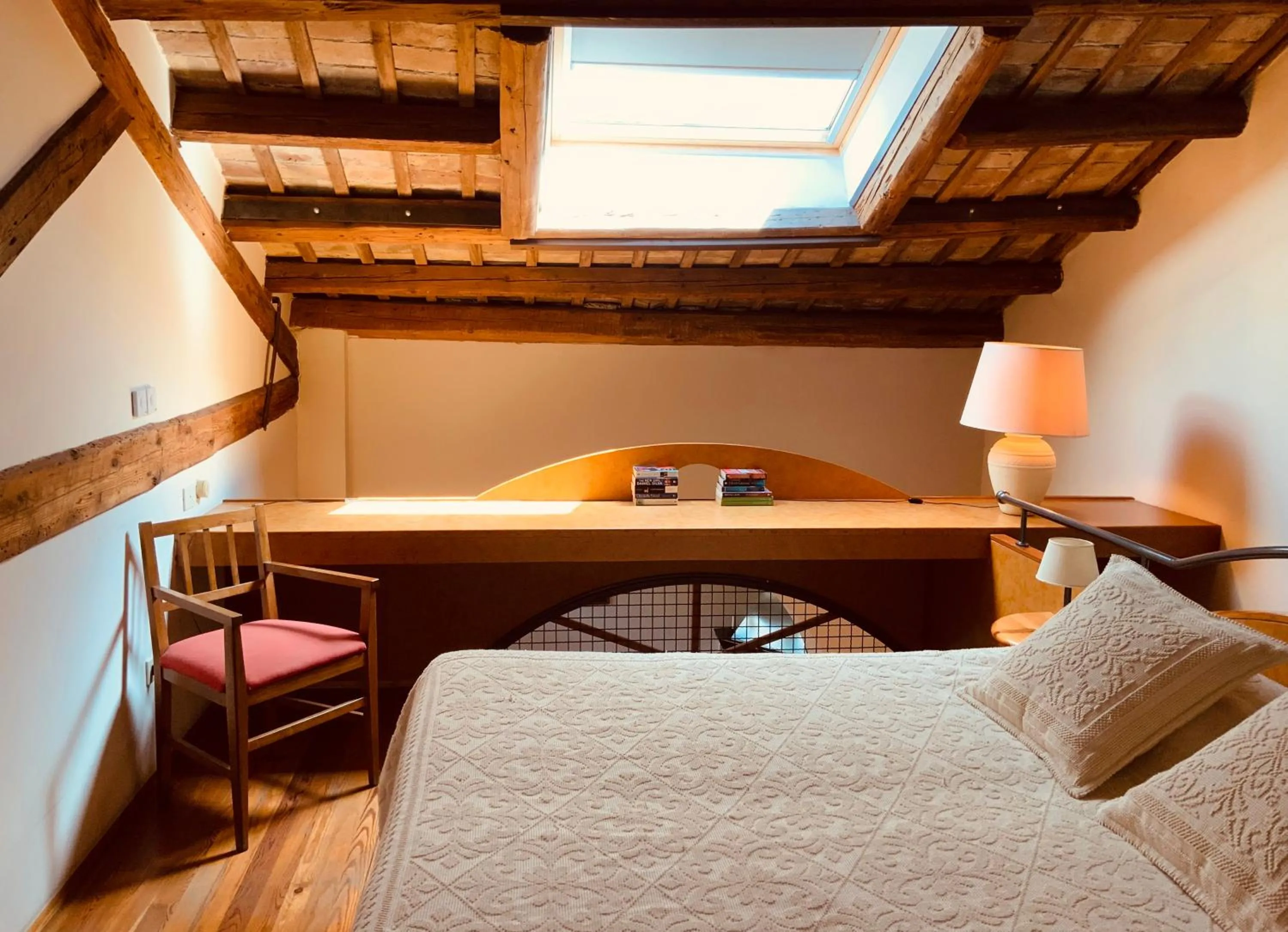 Photo of the whole room, Bed in Le Residenze dei Serravallo