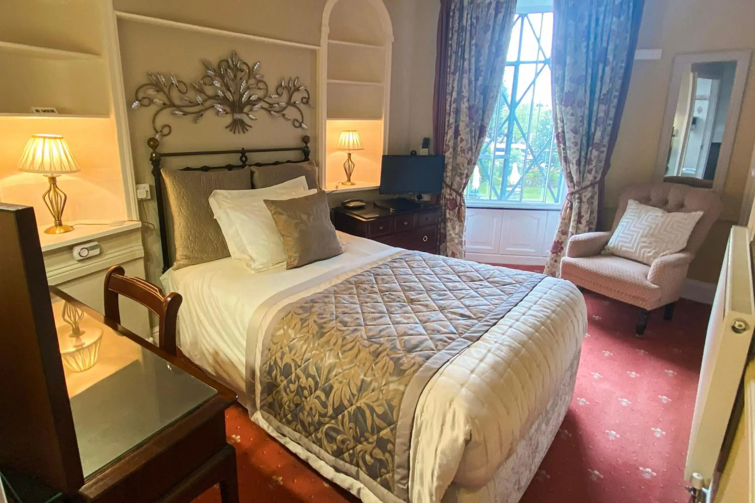 Room 1 - single occupancy - Main Hotel - Single Room with Garden View in Stow Lodge Hotel Room 1 - single occupancy - Main Hotel - Single Room with Garden View in Stow Lodge Hotel
