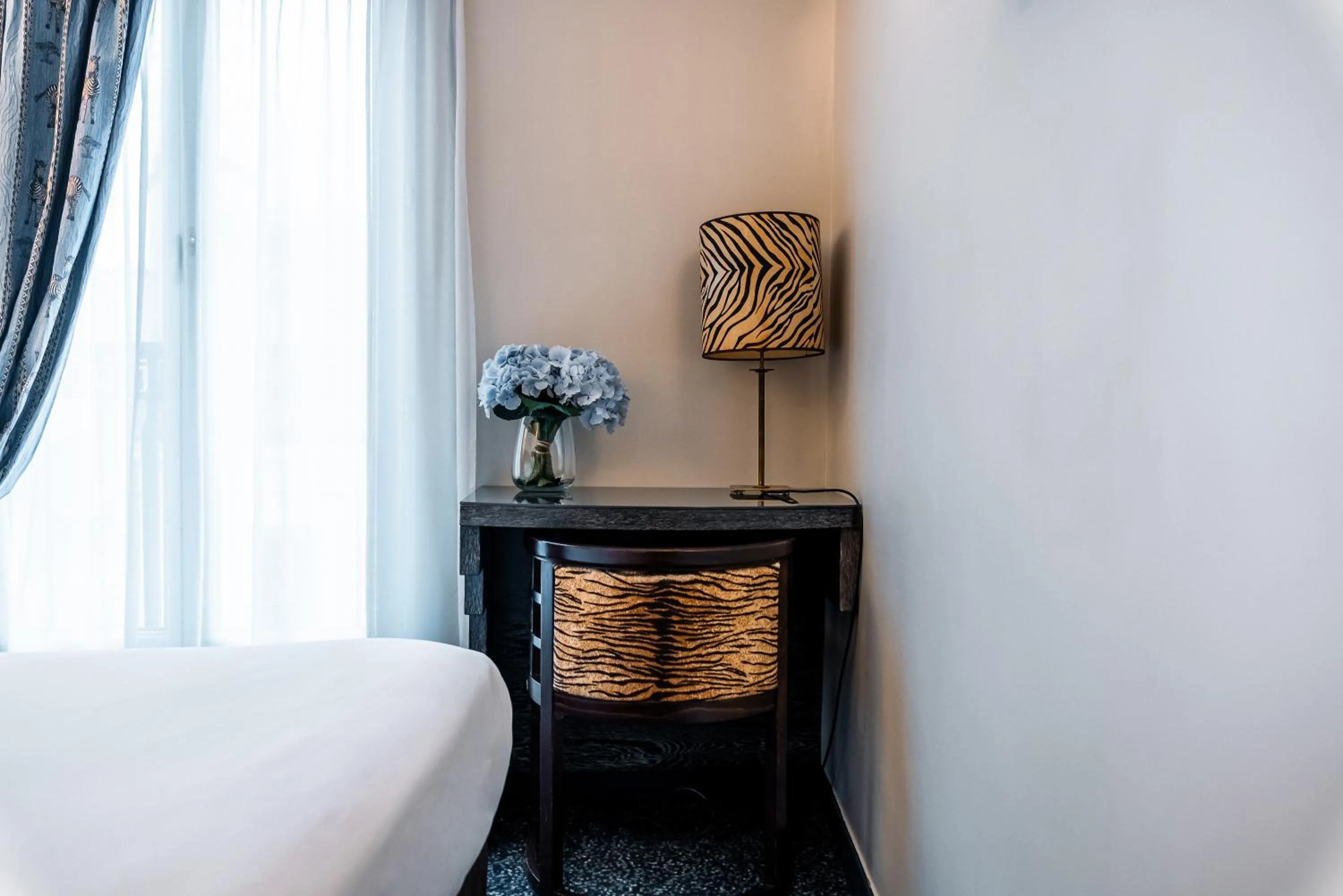 Decorative detail, Bed in Pavillon Opéra Grands Boulevards