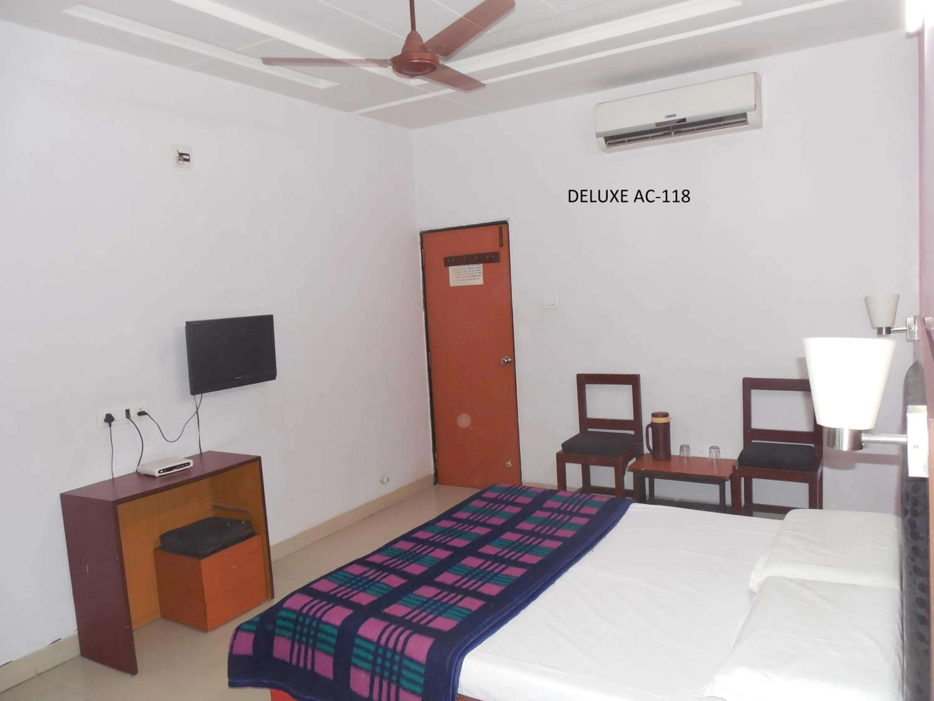 Budget Double Room in Hotel Silver Springs