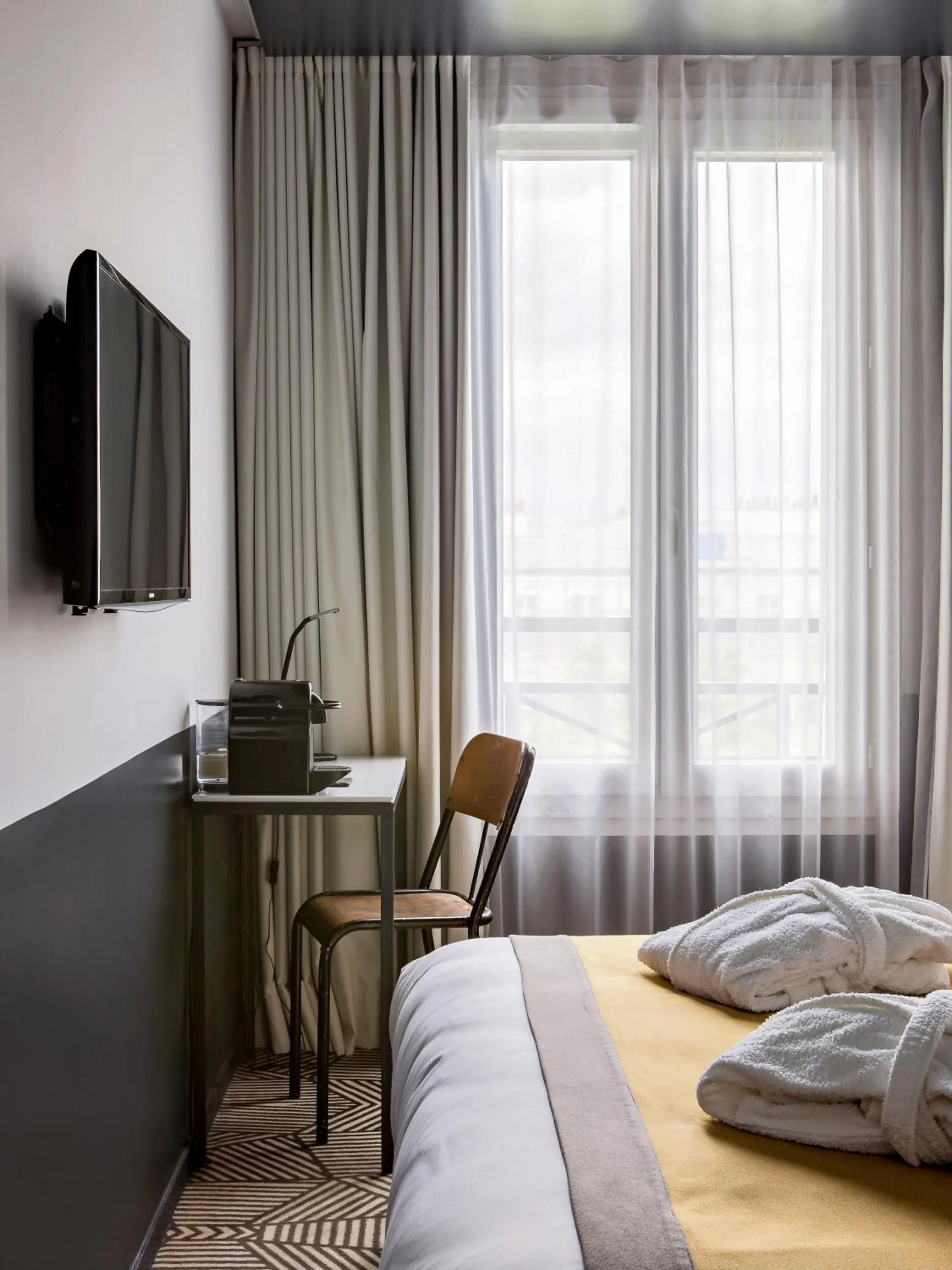 Photo of the whole room, Bed in Hôtel Gaston