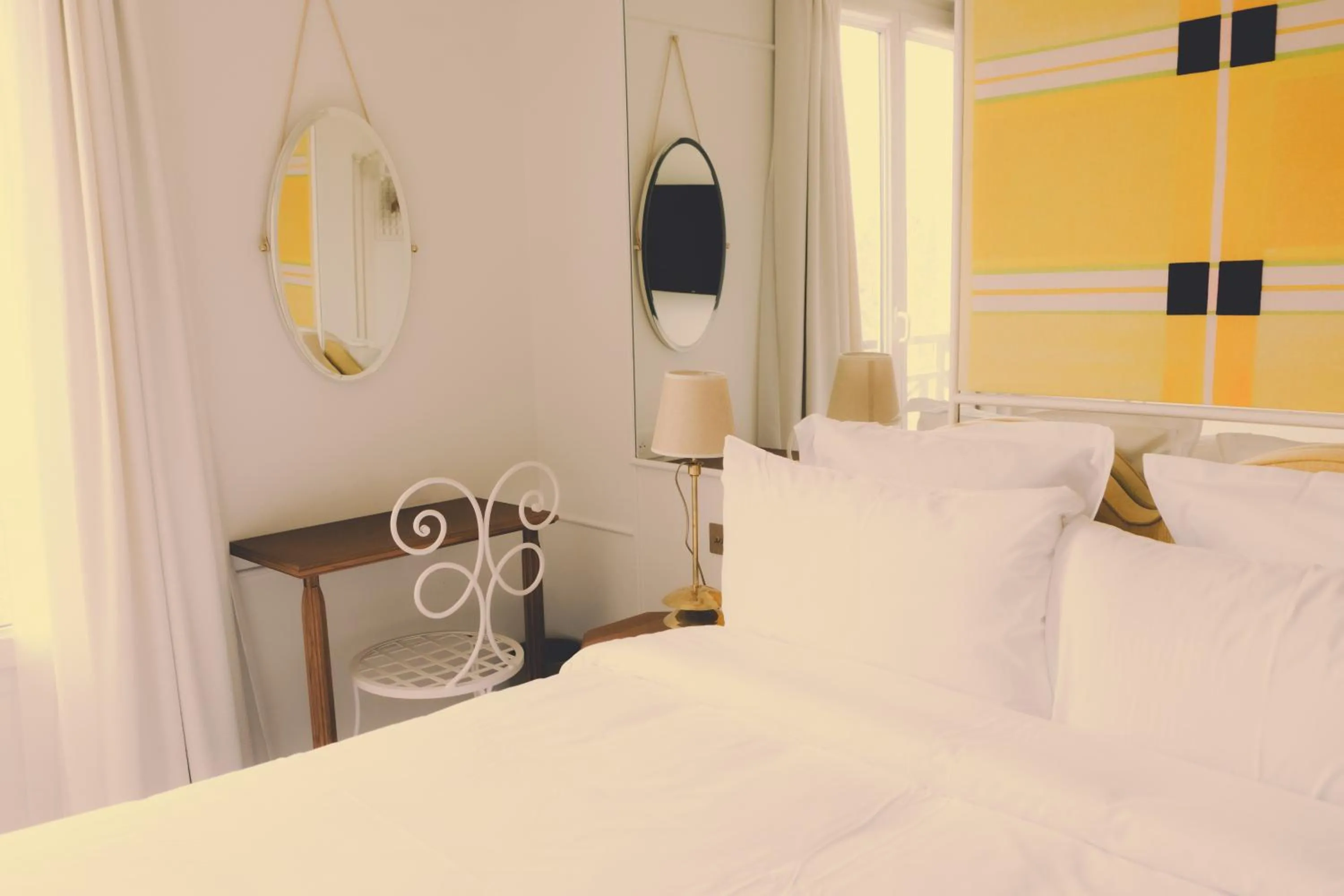 Bed in Hôtel Gaston