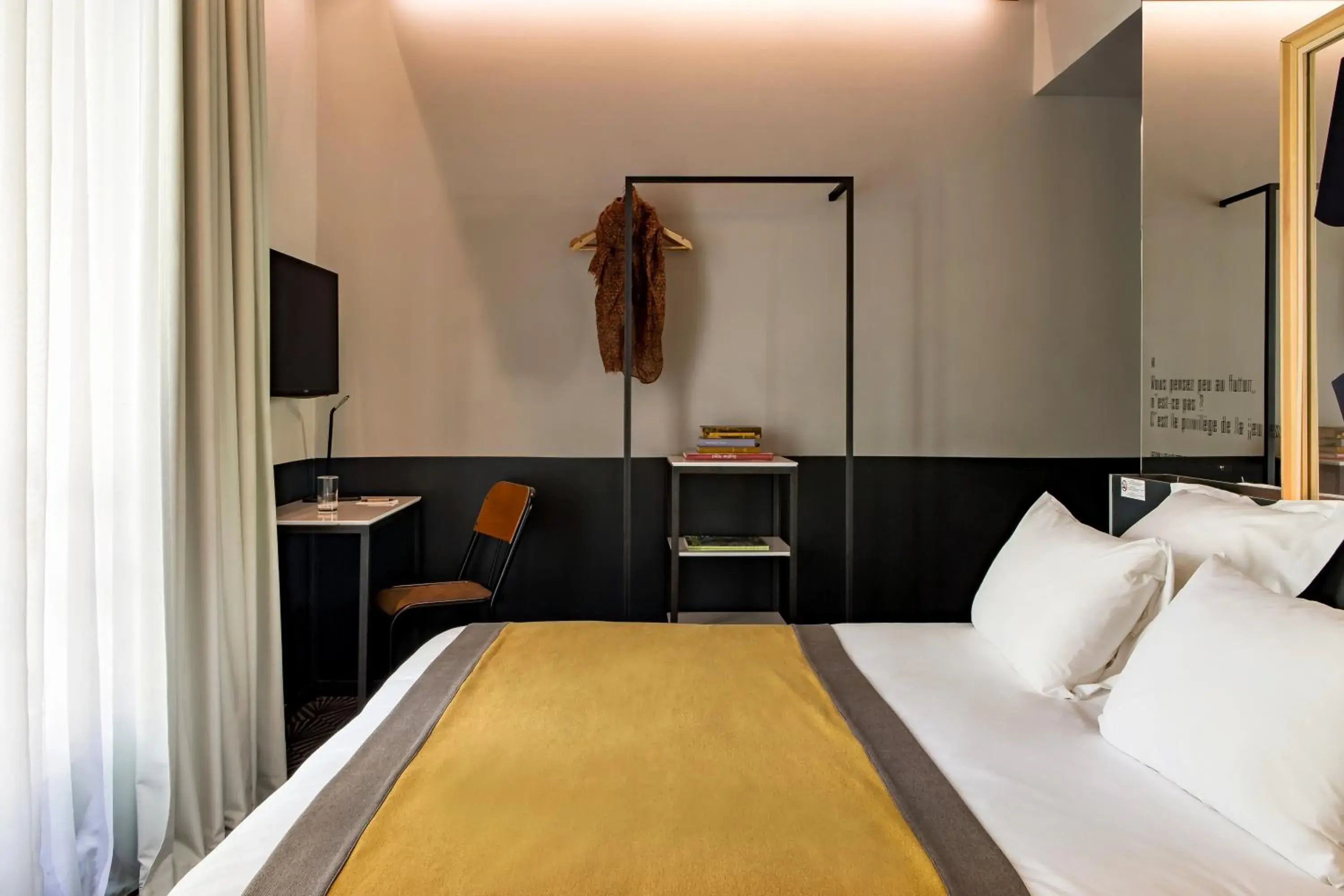 Photo of the whole room, Bed in Hôtel Gaston Photo of the whole room, Bed in Hôtel Gaston