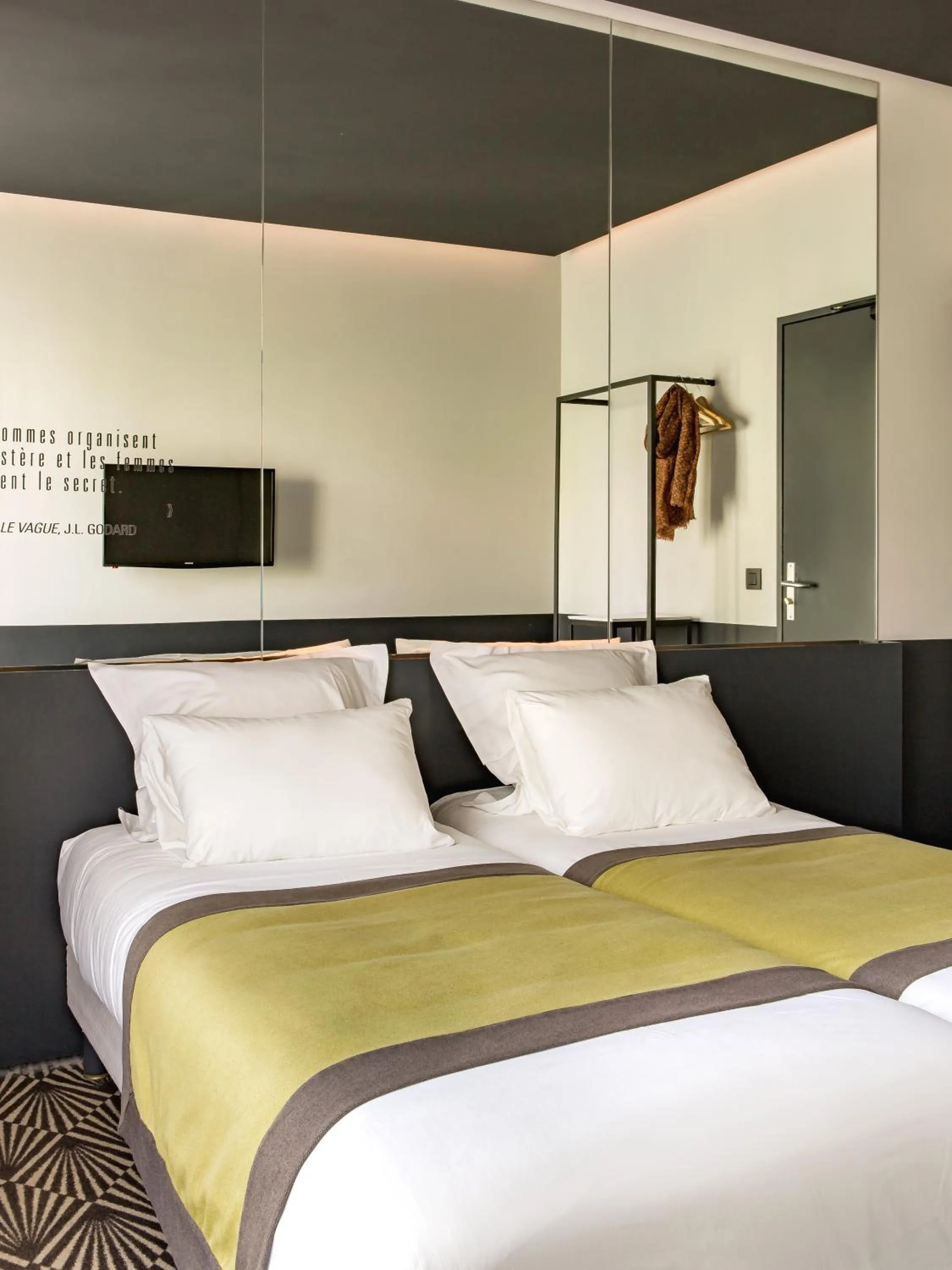 Photo of the whole room, Bed in Hôtel Gaston