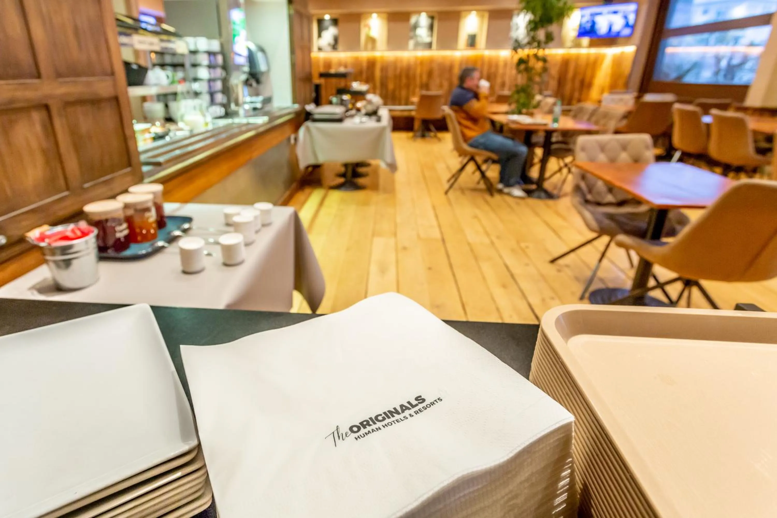 Breakfast in Hôtel The Originals Access - proche centre-ville - Gare