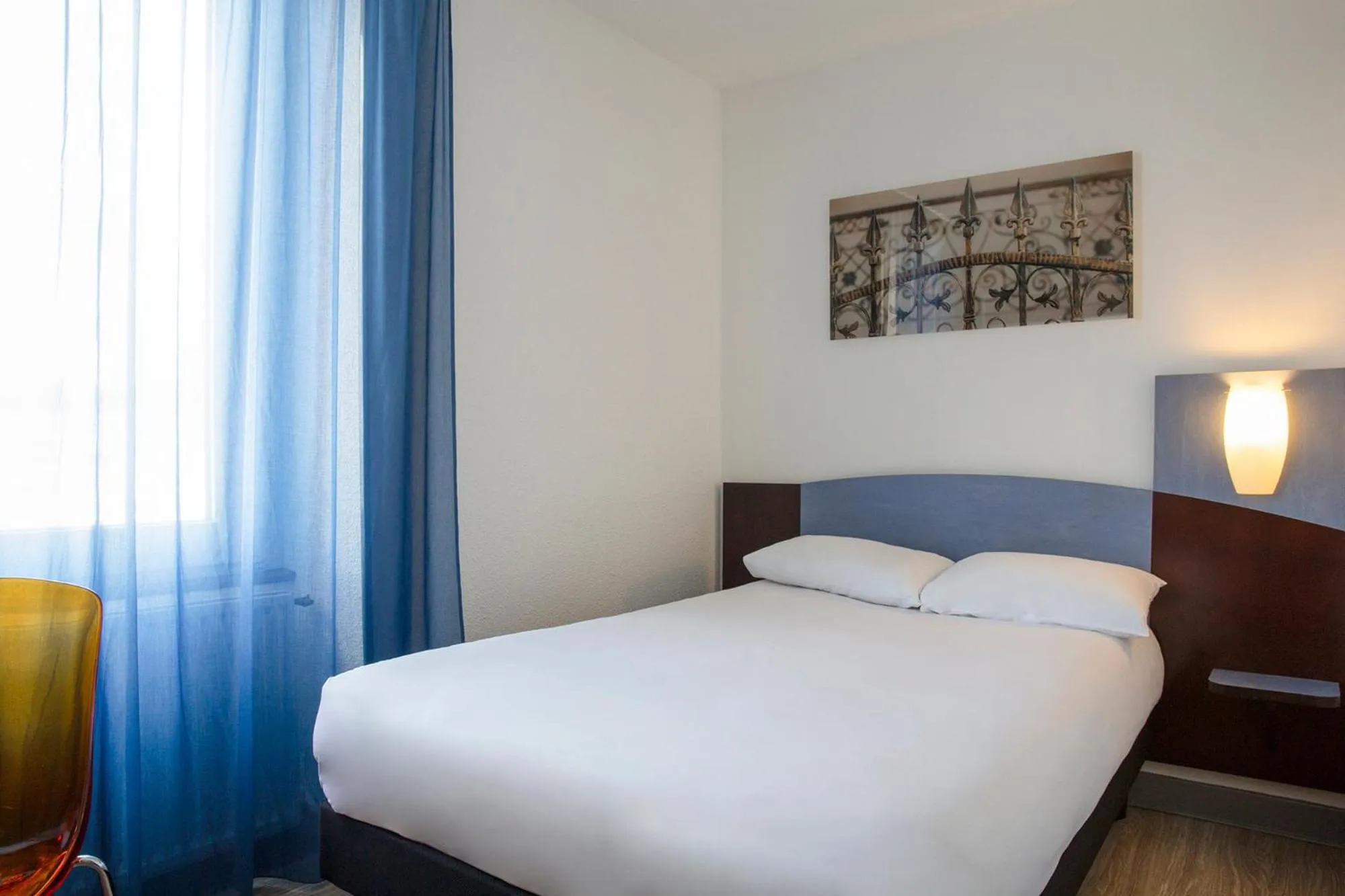 Bed in Hôtel The Originals Access - proche centre-ville - Gare