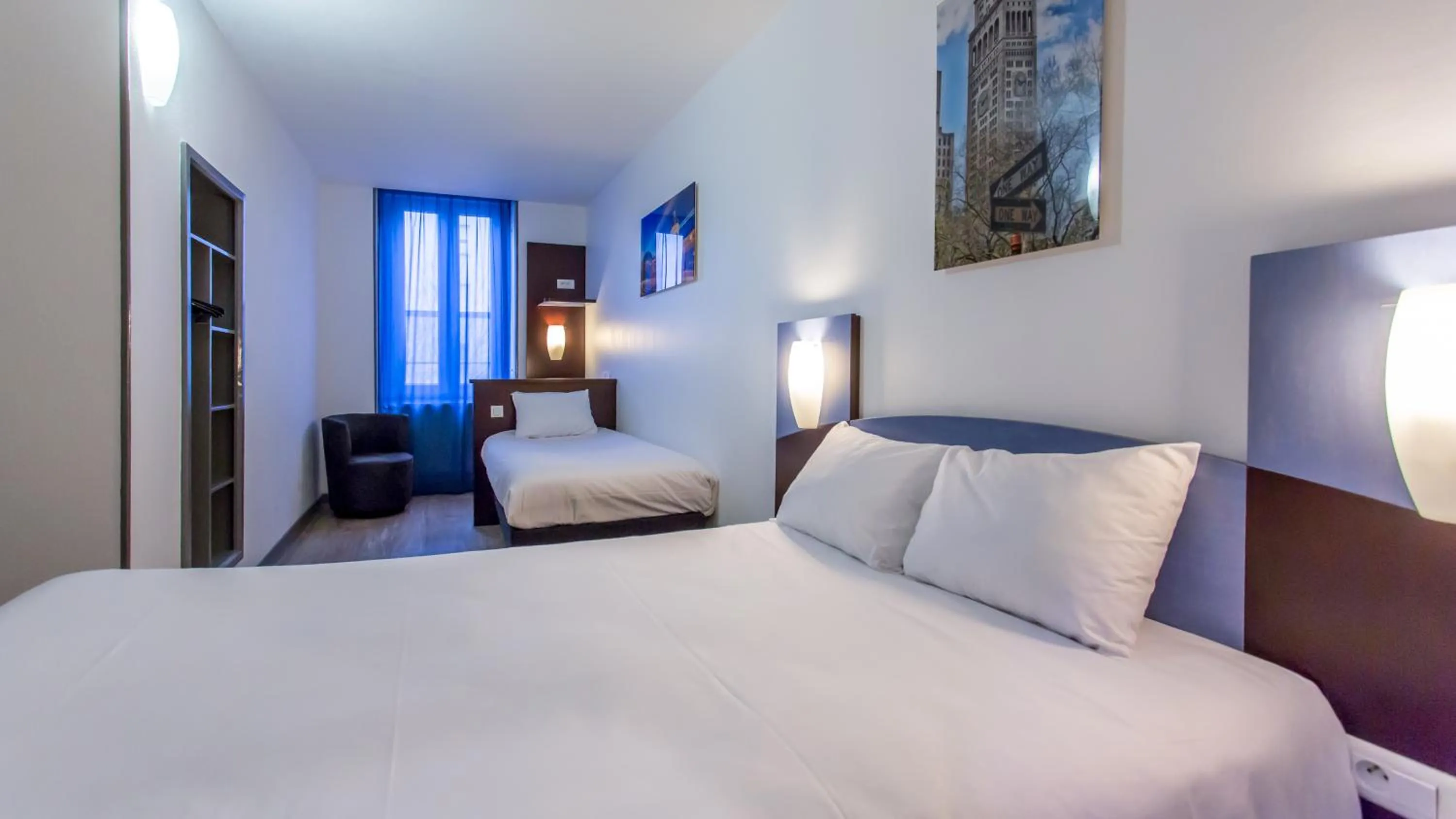 Photo of the whole room, Bed in Hôtel The Originals Access - proche centre-ville - Gare