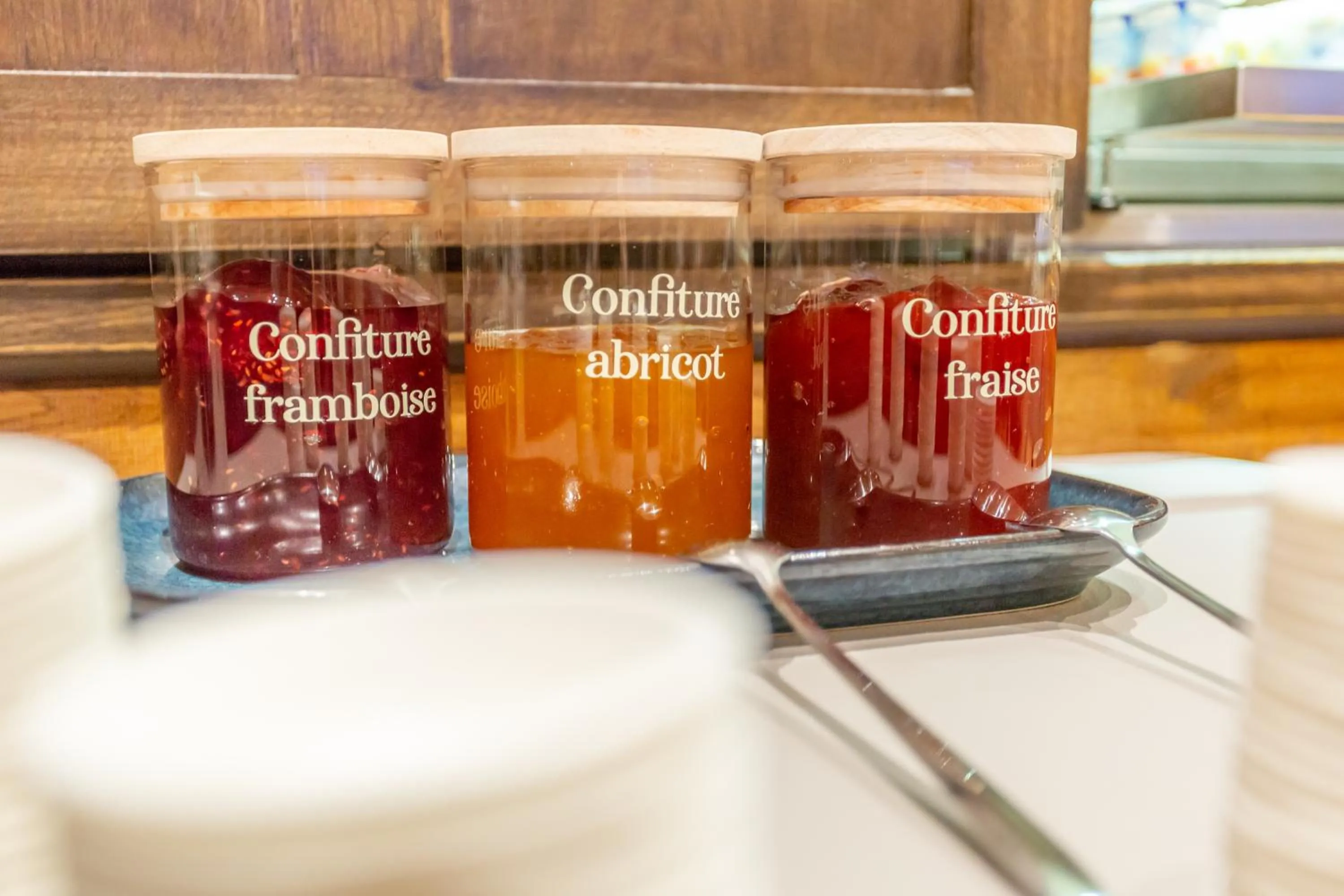 Breakfast in Hôtel The Originals Access - proche centre-ville - Gare