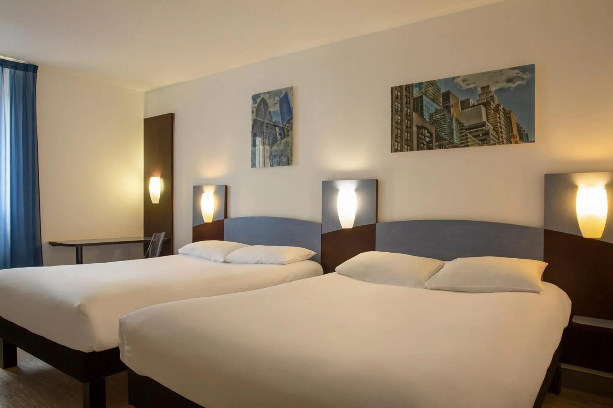 Bed in Hôtel The Originals Access - proche centre-ville - Gare