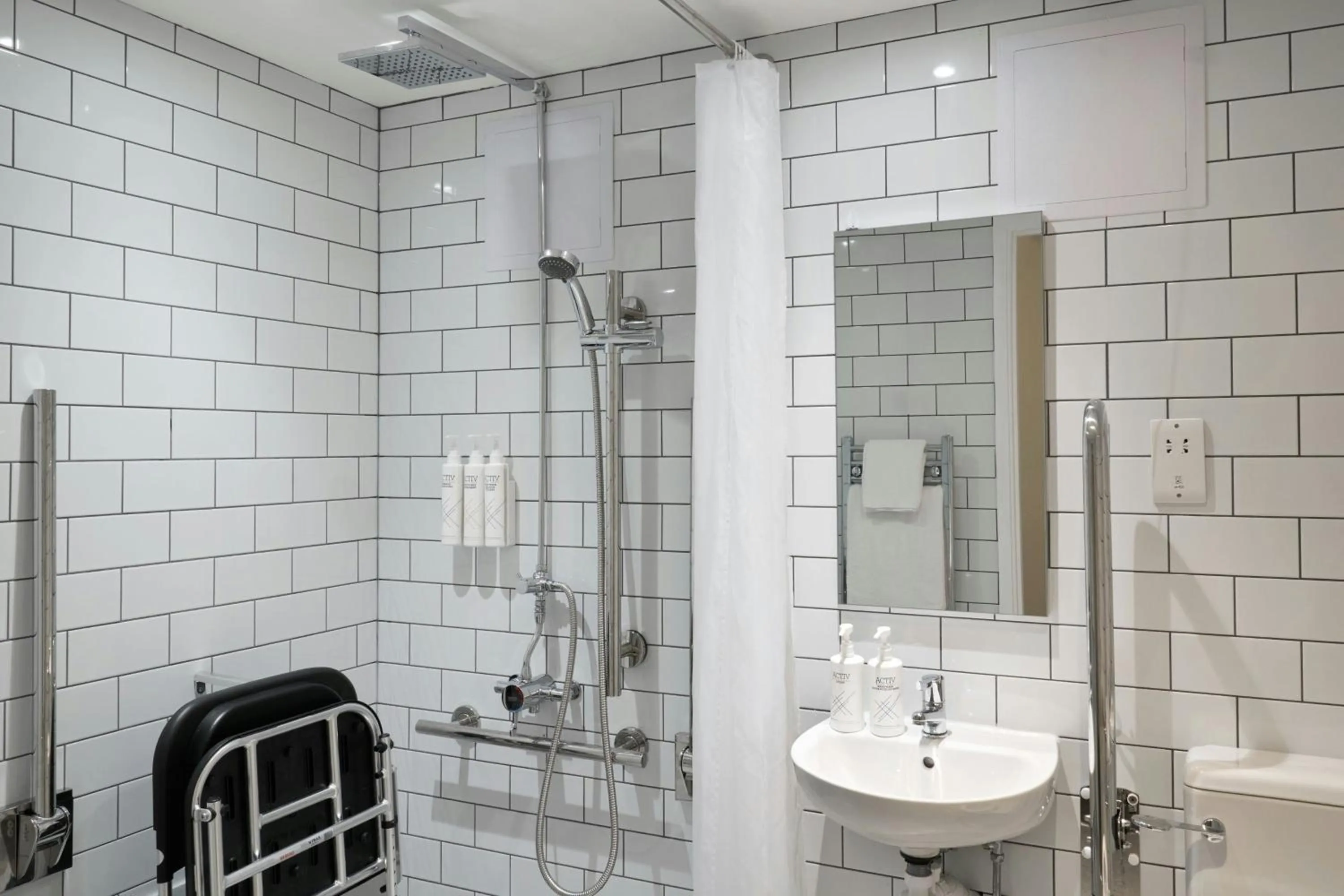 Bathroom in Four Points Flex by Sheraton Brighton