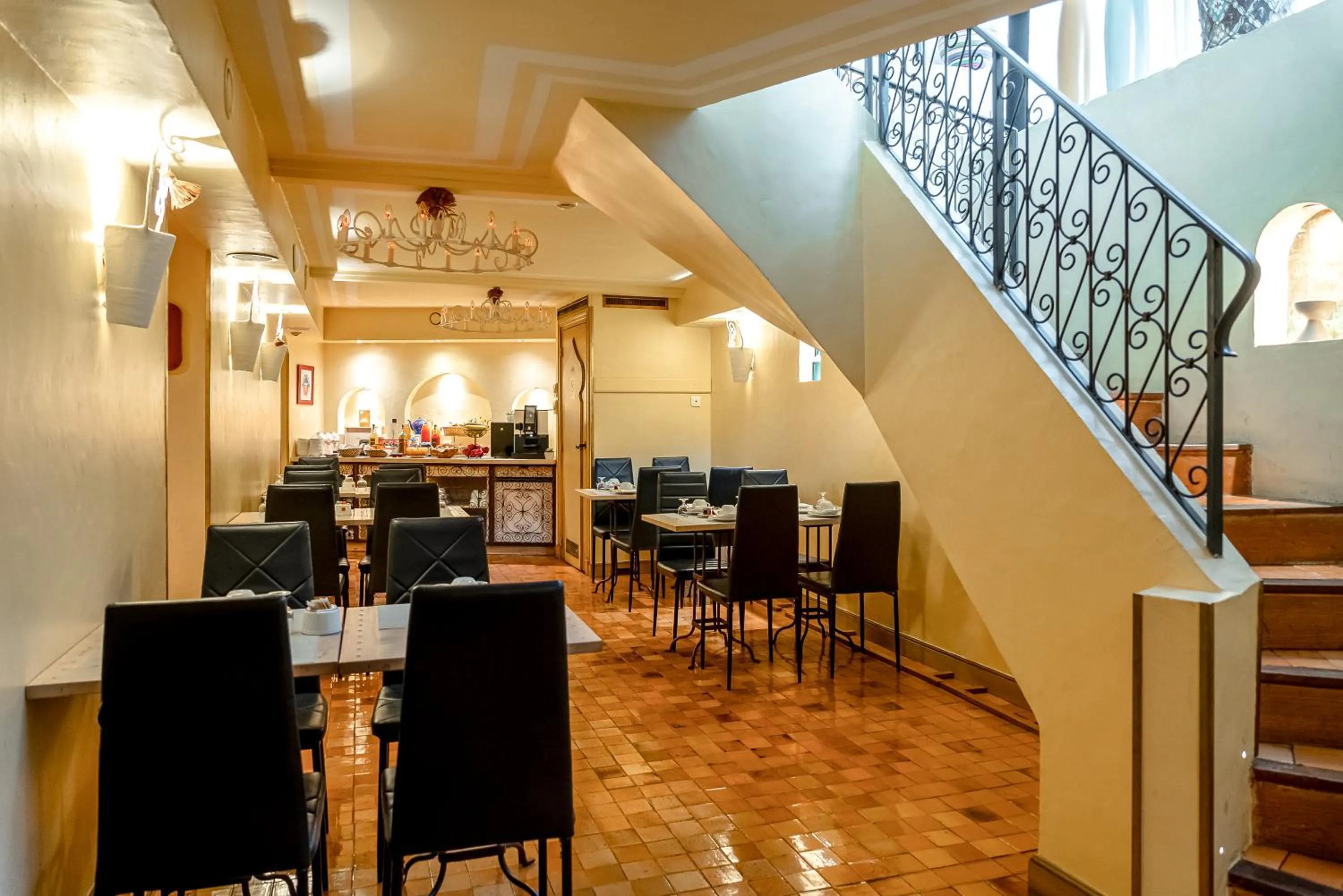 Breakfast in Villa Royale Montsouris